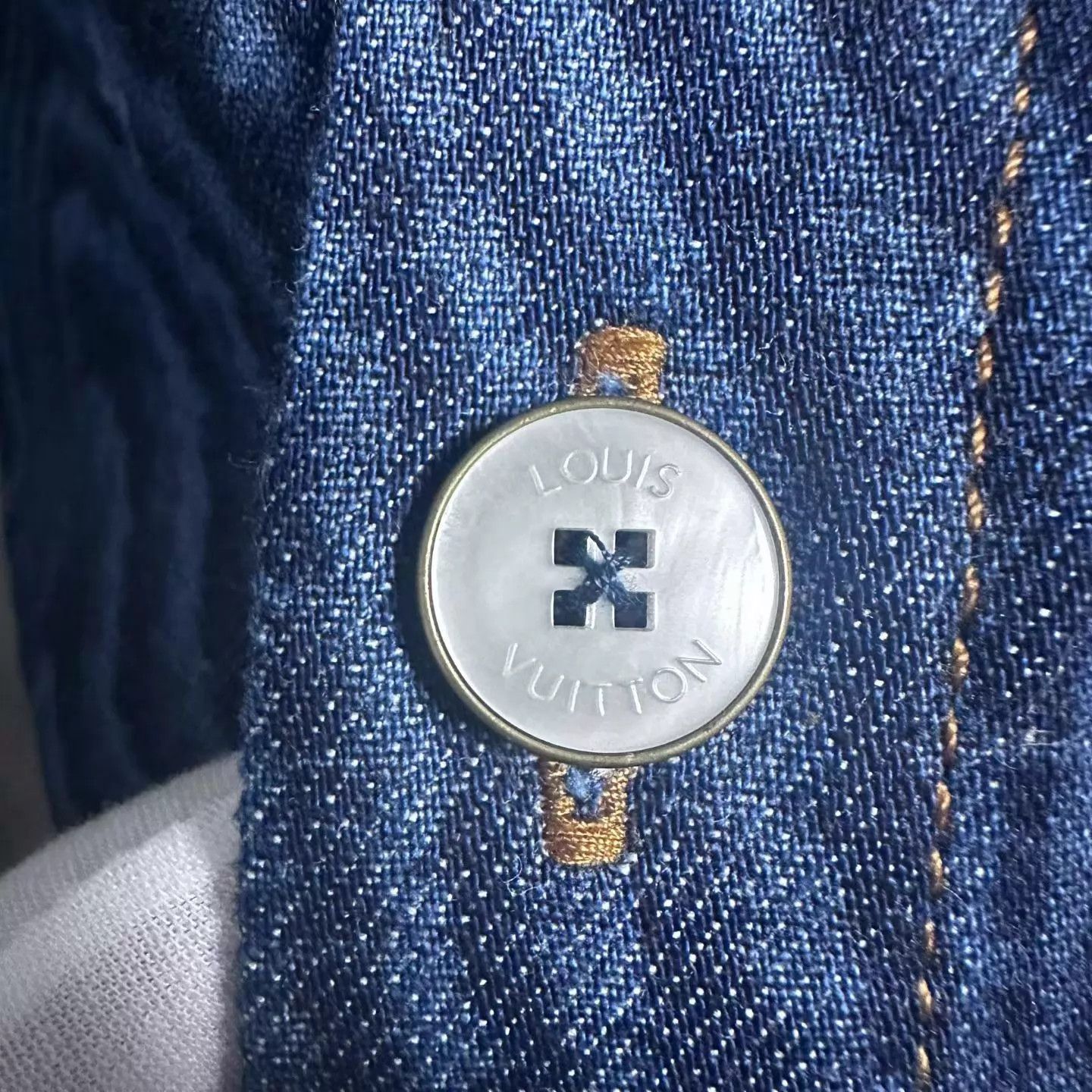 Louis Vuitton LV FW25 Men's Printed SS Denim BD Shirt Blue L Size US L / EU 52-54 / 3 - 6 Thumbnail