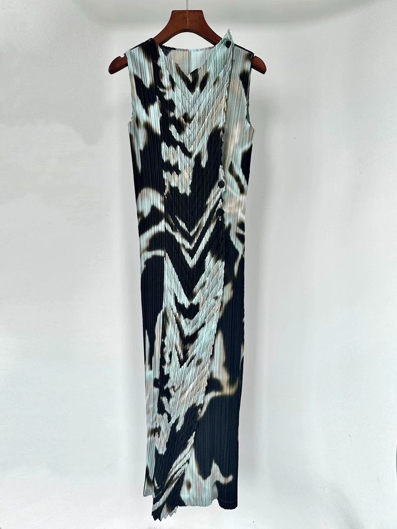 Issey Miyake Issey Miyake Ink-wash dragon scale dress Size L / US 10 / IT 46 - 1 Thumbnail