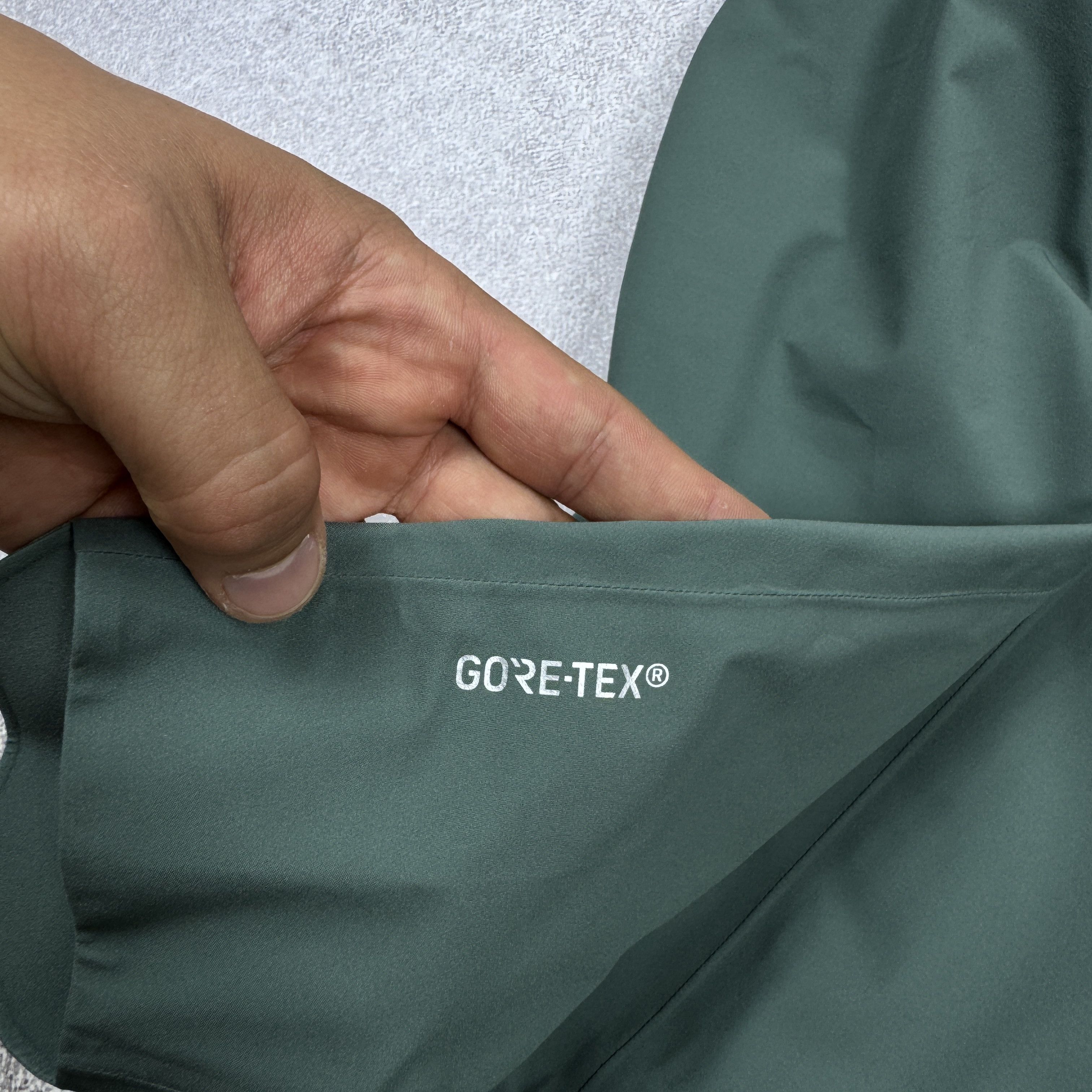 Arc'teryx Women`s Arcteryx A2B Hardshell Gore-tex Blazer Jacket Size S Size S / US 4 / IT 40 - 11 Thumbnail