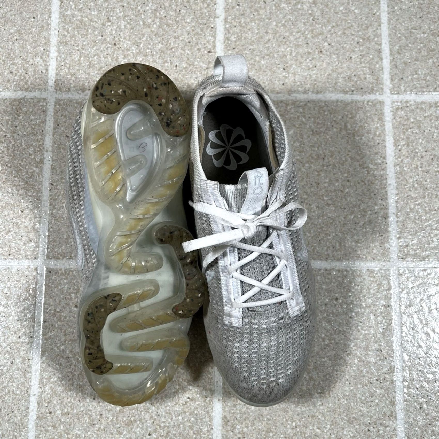 Nike Nike VaporMax 2021 Flyknit Sneakers Athletic Women Unisex Adults Sz 7.5 6 Shoes Gray Nike Air VaporMax 2021 Flyknit Pure Platinum Women's/Men's Shoes Size US 6 / IT 36 - 5 Thumbnail