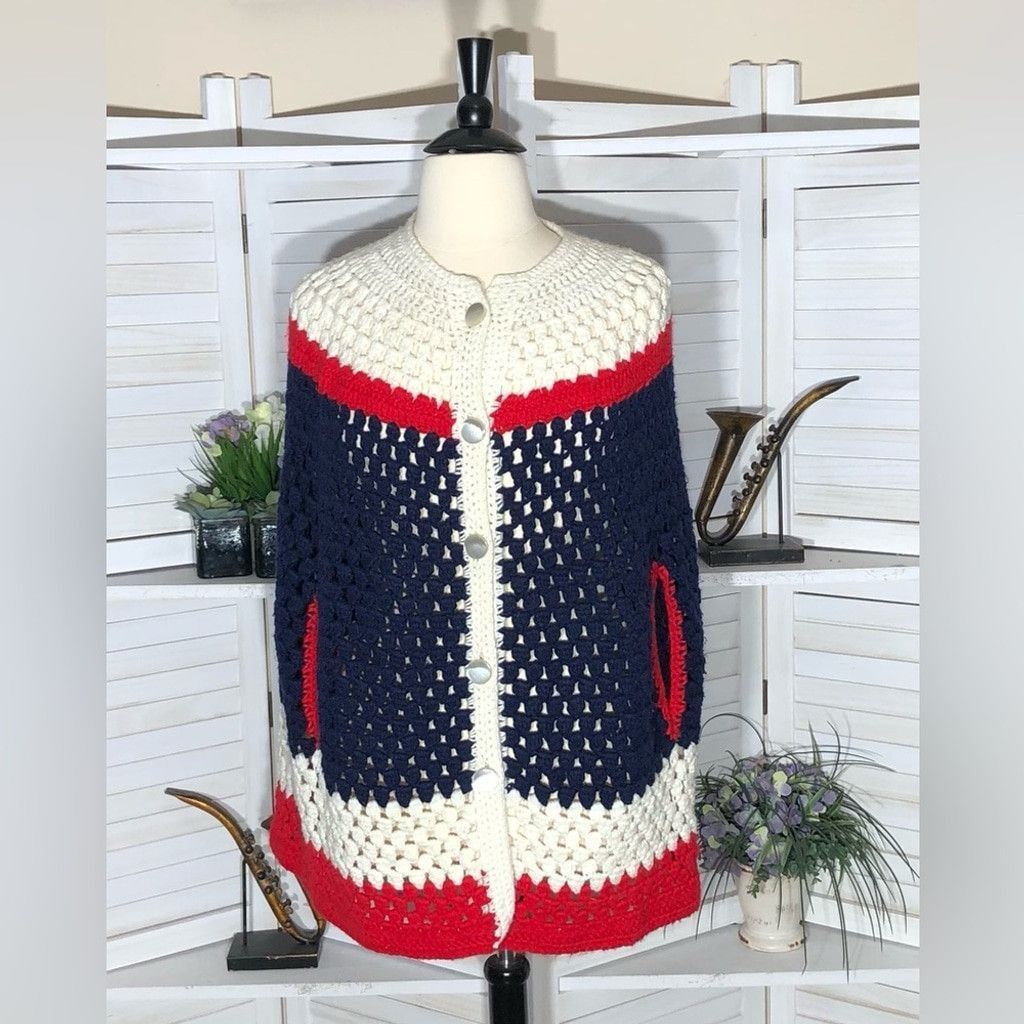 Vintage 90s grandma' crocheted poncho wrap cape wool red white XL Size L / US 10 / IT 46 - 1 Thumbnail
