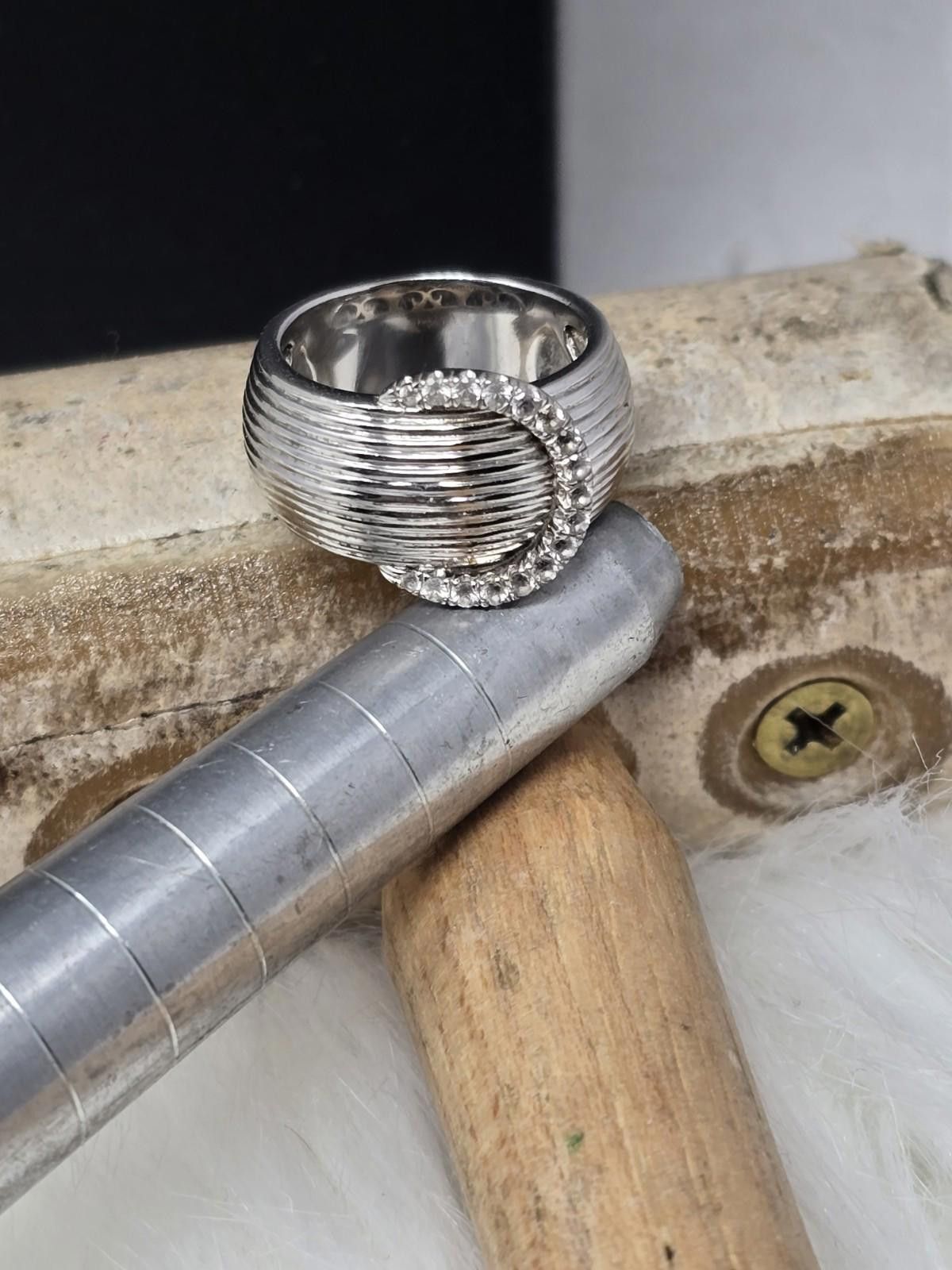 Other Gabriel & Co 925 Silver Wide Ribbed White Topaz Ring Size 7 Size ONE SIZE - 2 Thumbnail