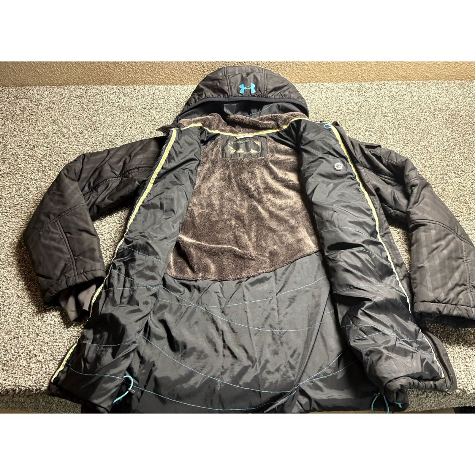 Under Armour Under Armour Puffer Jacket Womens Large Black Hooded Thumbholes Faux Fur Neck Activewear Size L / US 10 / IT 46 - 2 Thumbnail