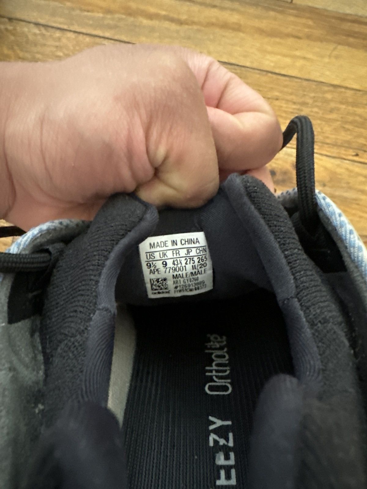 Adidas Adidas YEEZY 700 v3 Size US 9.5 / EU 42-43 - 2 Thumbnail