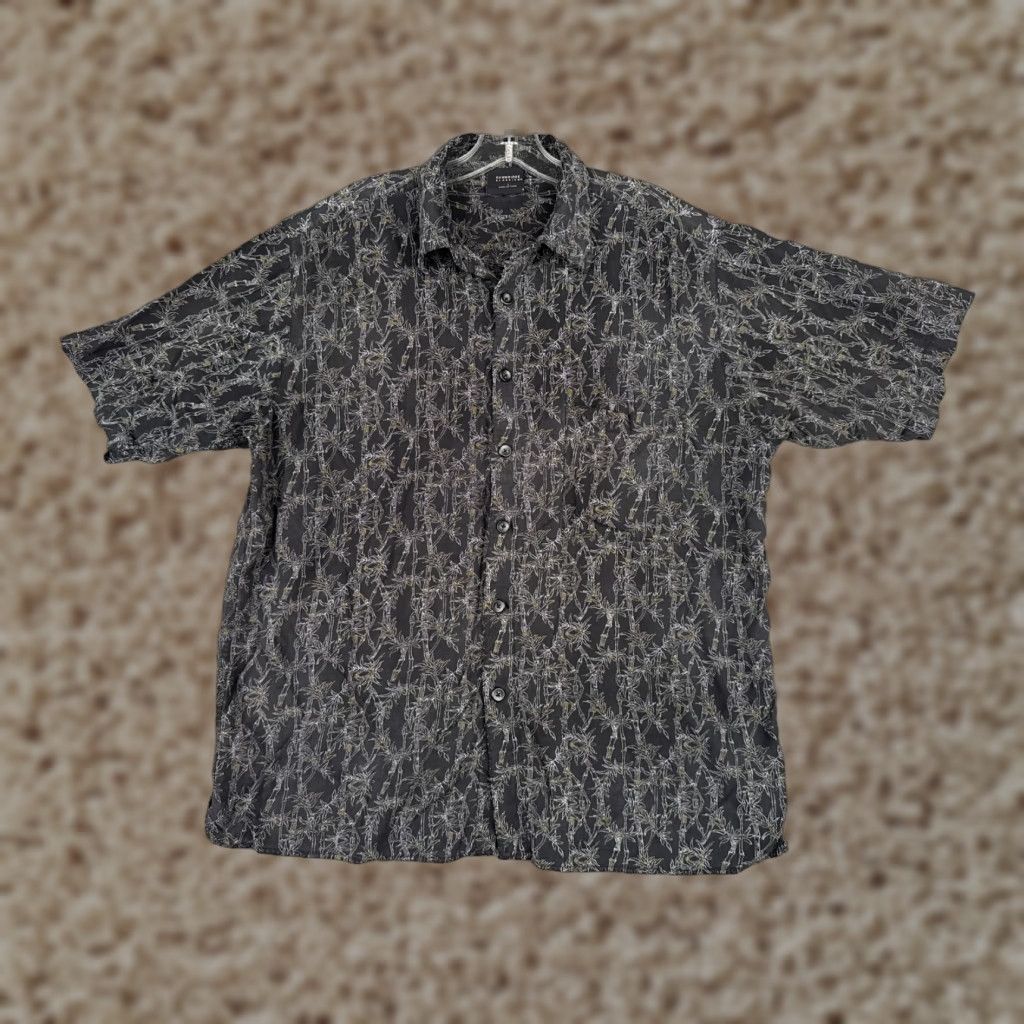 Vintage VINTAGE Cambridge Classics Shirt Men Hawaiian Floral 100% Rayon Button-Up Short Sleeve Blue Black Large Adult 100% Rayon Size US L / EU 52-54 / 3 - 1 Thumbnail