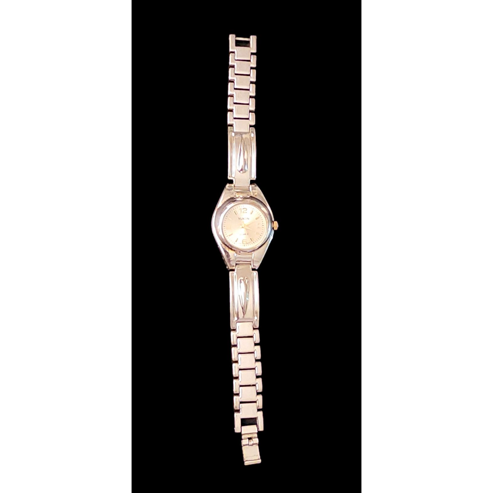 Yukon Outfitters Vintage Yukon ladies wristwatch silver Size ONE SIZE - 2 Thumbnail