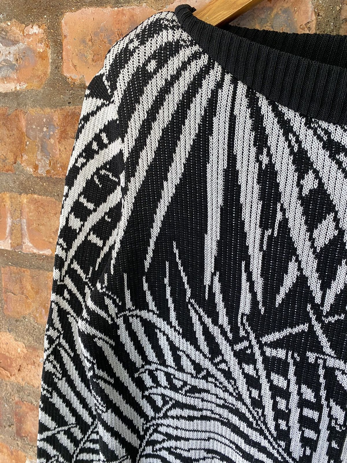 Saint Laurent Paris 1980’s Rive Gauche Intarsia Jacquard Zebra floral knit Size M / US 6-8 / IT 42-44 - 6 Thumbnail