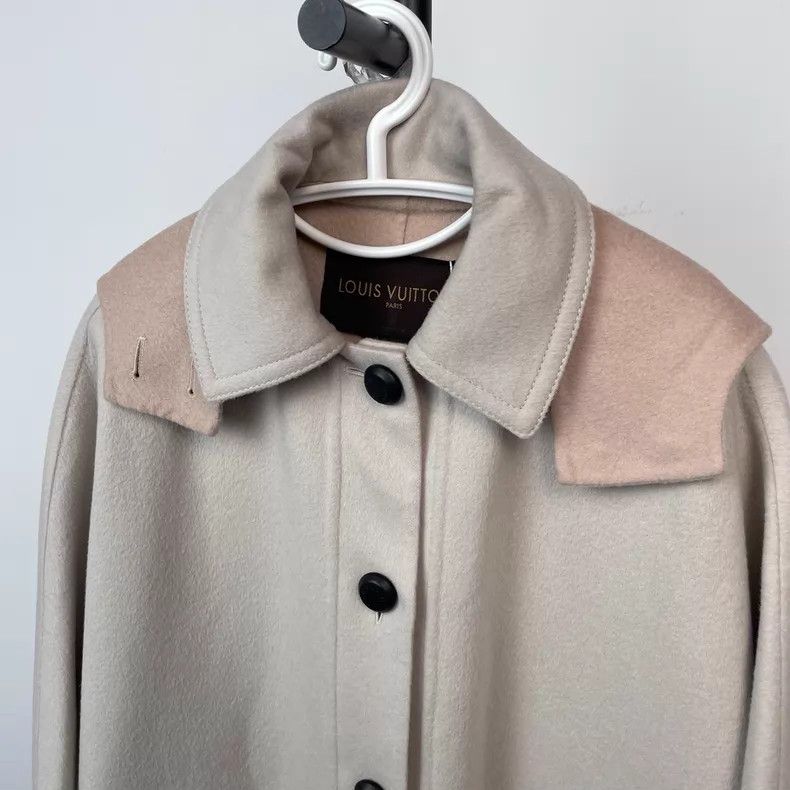 Louis Vuitton Louis Vuitton Beige hooded cloak coat Size XXS / US 00 / IT 34 - 3 Thumbnail