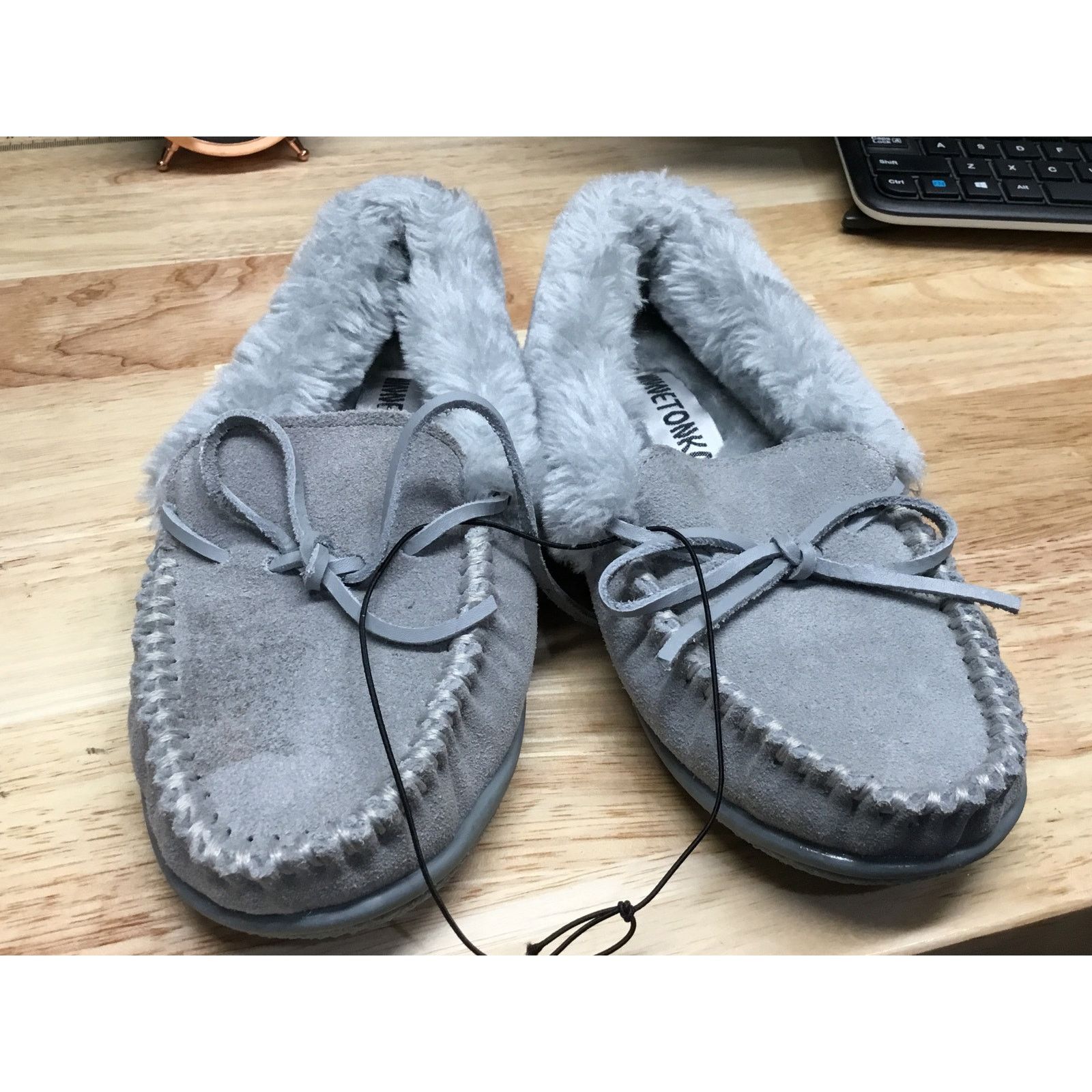Minnetonka Minnetonka Camp Slippers Women 5 Gray Suede Fur Toe Slip-On Size US 5 / IT 35 - 1 Thumbnail