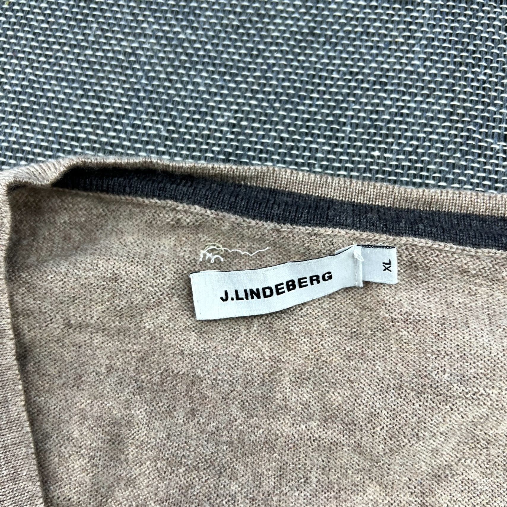 J.Lindeberg J. Lindeberg Mens Jumper XL 100% Merino Wool Beige V-Neck Sweater Pullover Shirt XS? No S Size US XL / EU 56 / 4 - 3 Thumbnail