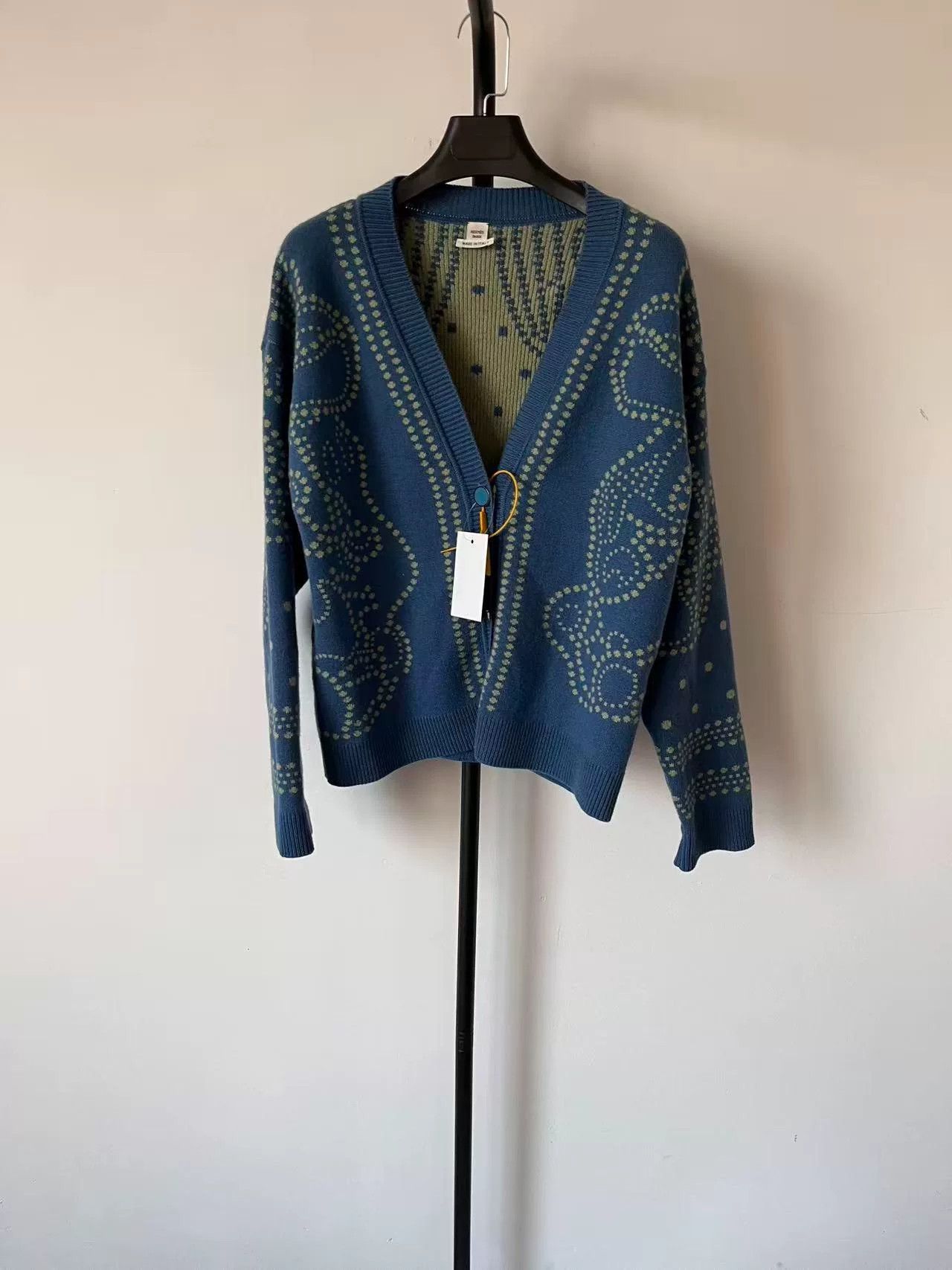 Hermes Hermes Deep V-Neck Button Cashmere Cardigan Size US S / EU 44-46 / 1 - 1 Thumbnail