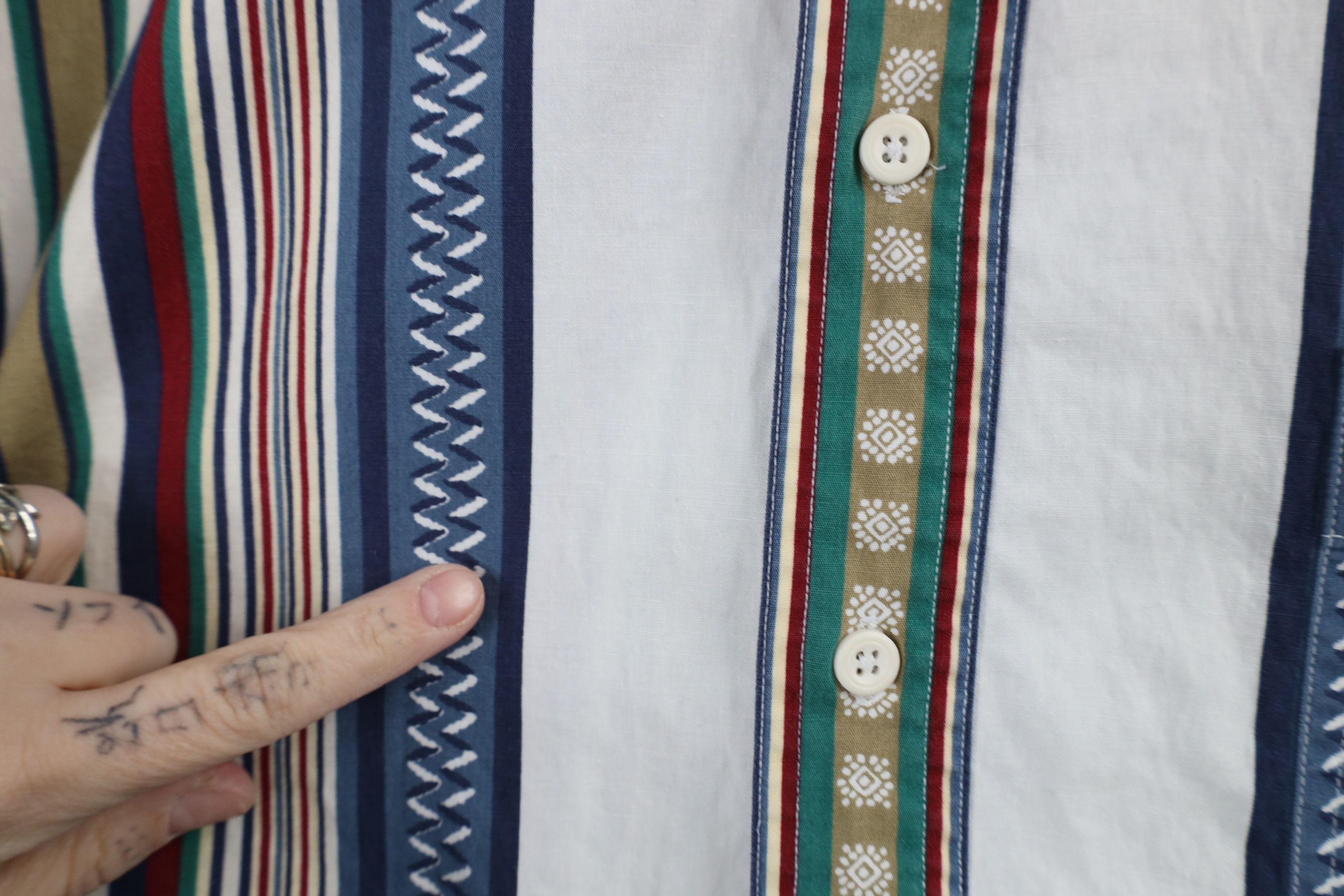 Vintage Vintage 90s Streetwear Striped Geometric Poplin Button Shirt Size US L / EU 52-54 / 3 - 5 Thumbnail