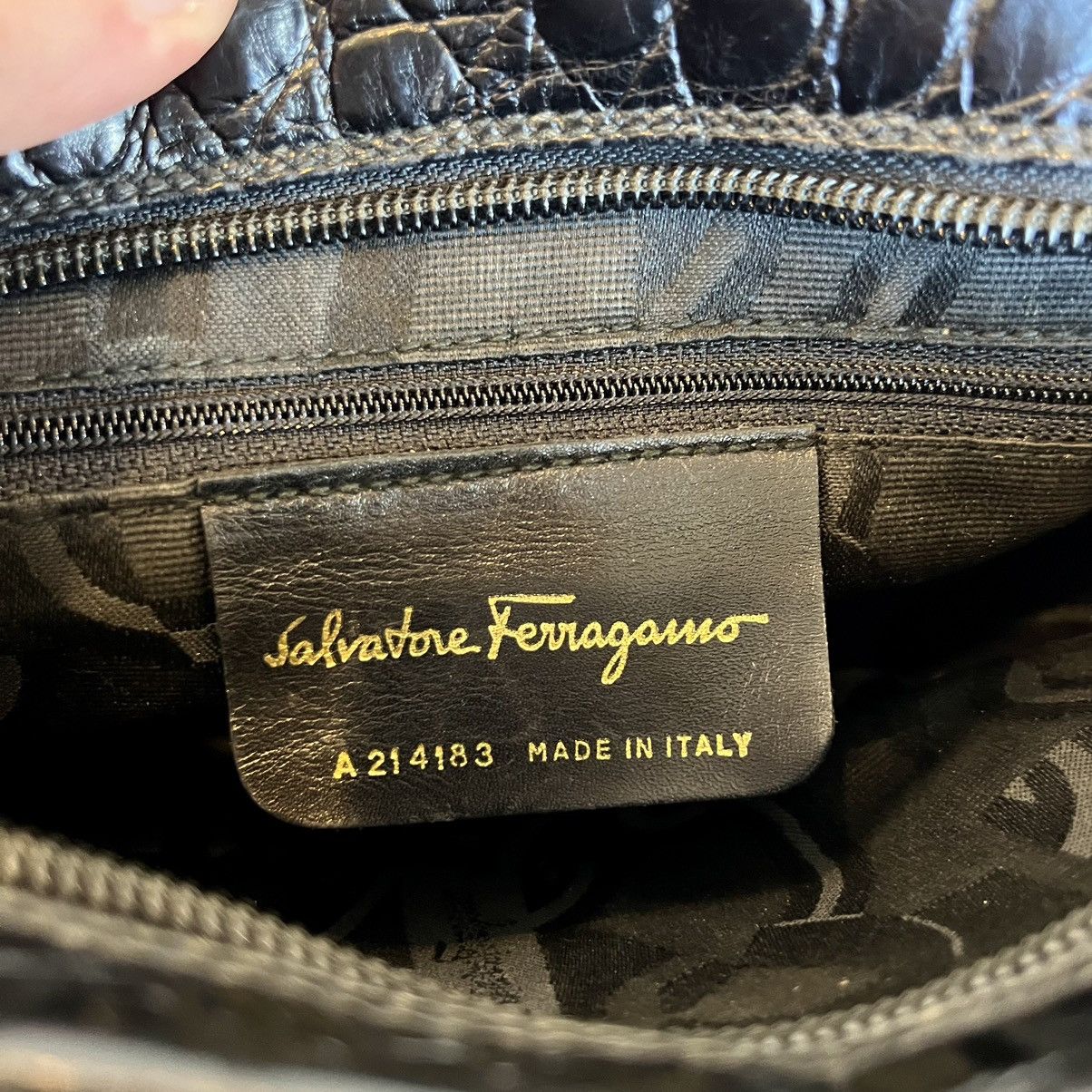 Salvatore Ferragamo Ferragamo Vala Black Croco Embossed Crossbody Bag Size ONE SIZE - 13 Thumbnail