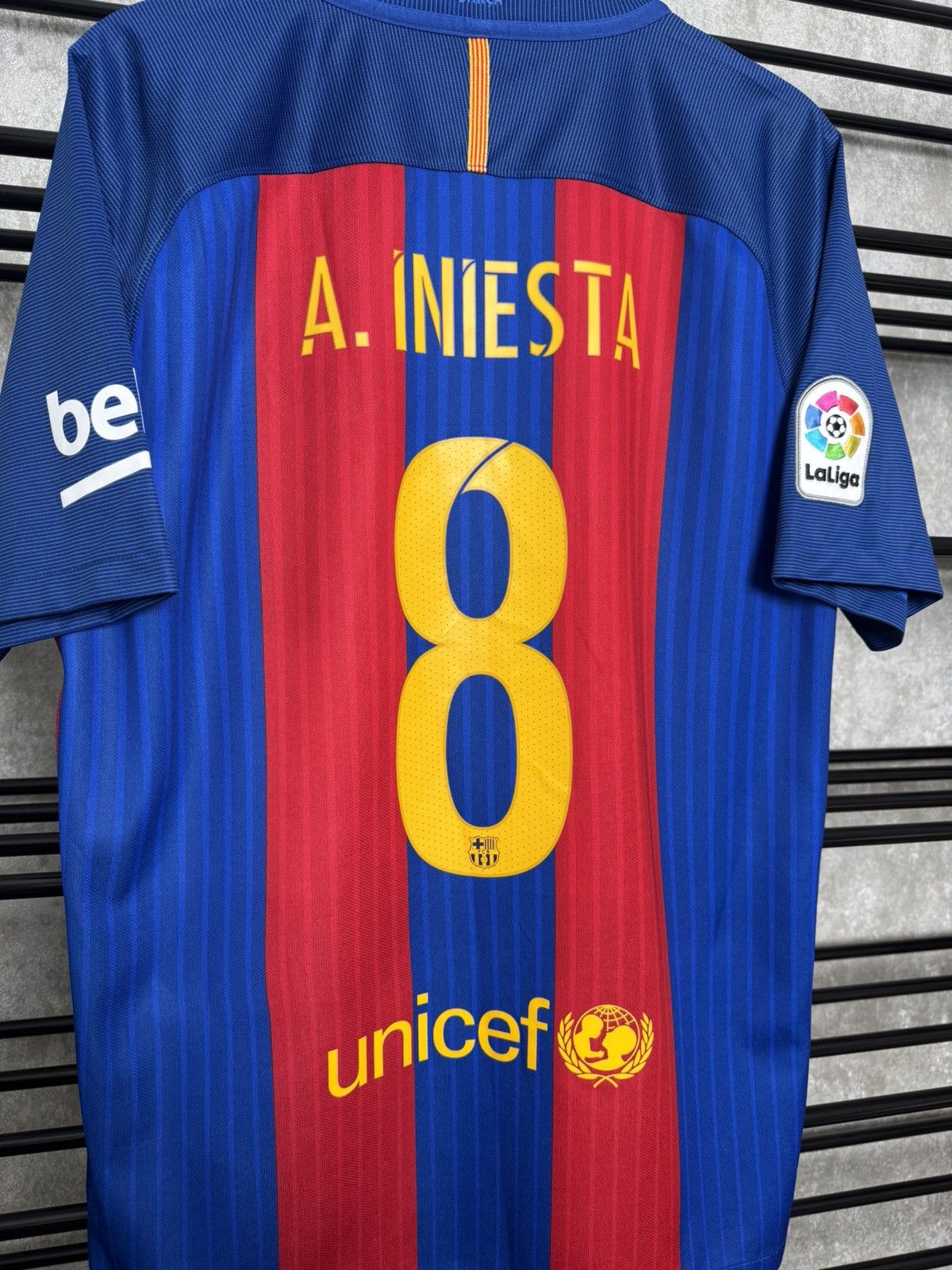 Nike Vintage Nike Barcelona Iniesta #8 Jersey Football Shirt Size US M / EU 48-50 / 2 - 9 Thumbnail