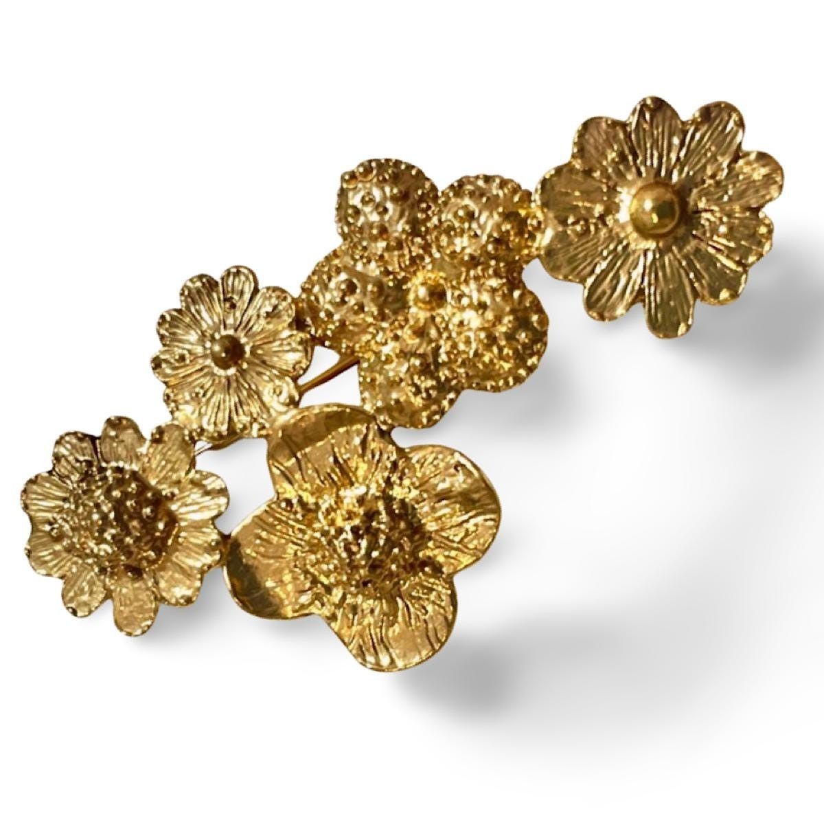 Yves Saint Laurent Vintage Yves Saint Laurent 5 flower motif brooch Size ONE SIZE - 3 Thumbnail