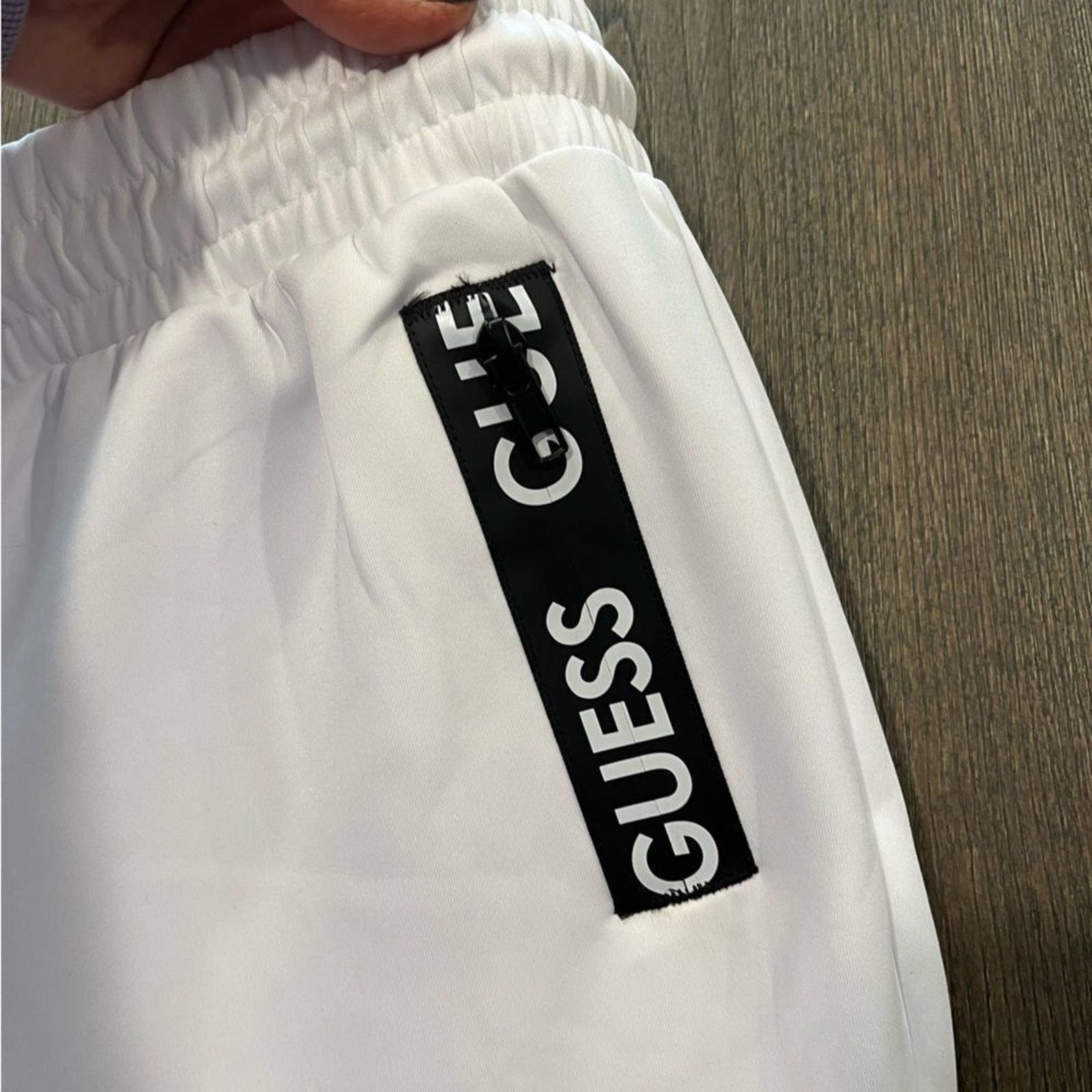 Guess NWOT Guess White Cropped Jogger Sweatpants Size M Size 27" / US 4 / IT 40 - 4 Thumbnail