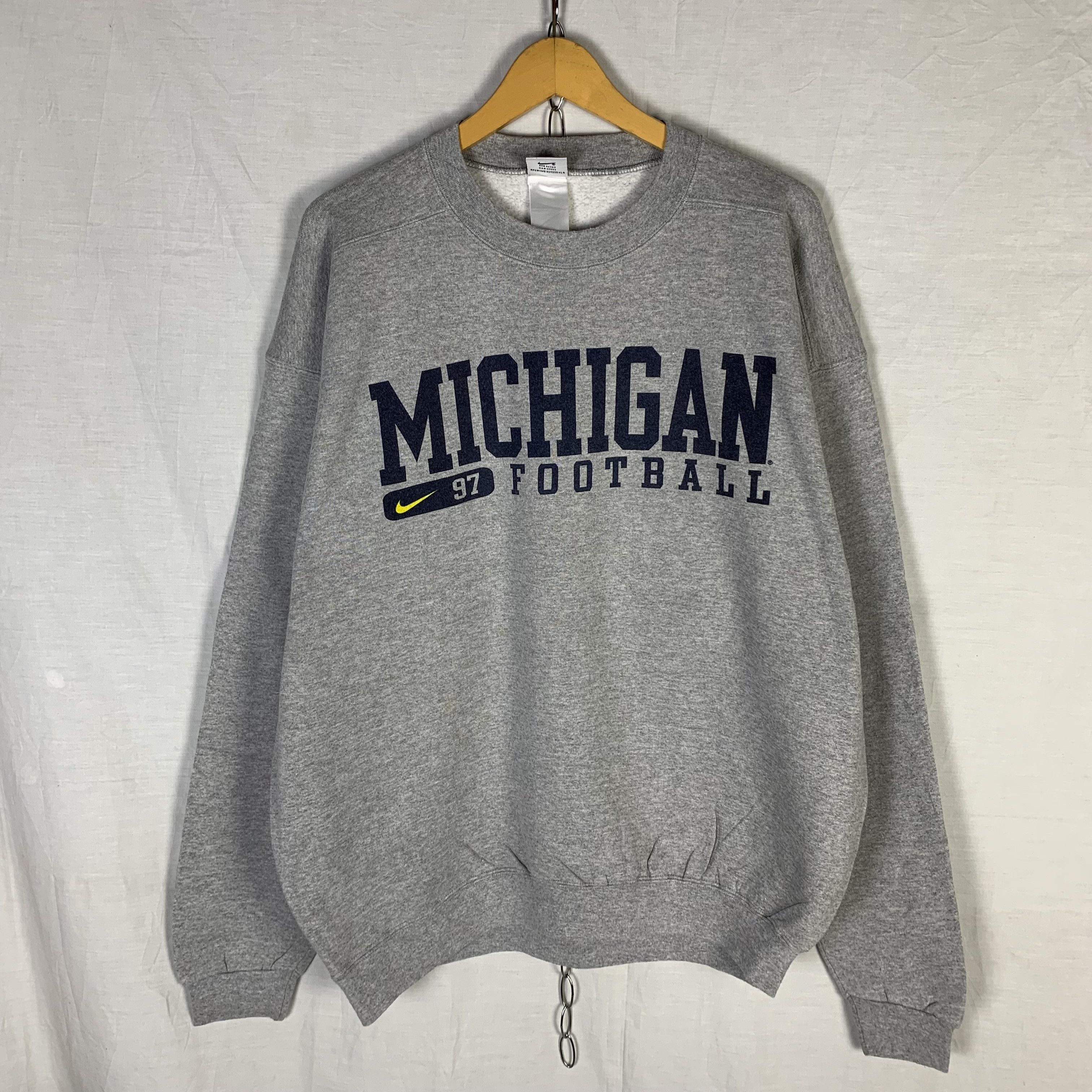 Nike Vintage Nike 1997 Michigan Football Sweatshirt Crewneck Size US L / EU 52-54 / 3 - 1 Thumbnail