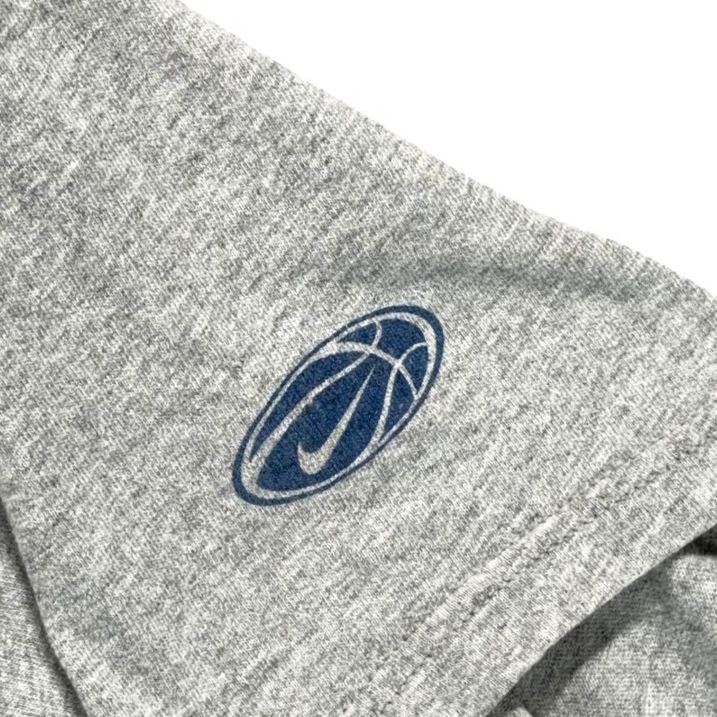 Nike VINTAGE Nike Shirt Adult 2XL Gray Basketball Dunk Streetwear Swoosh 90s Size US XXL / EU 58 / 5 - 7 Thumbnail