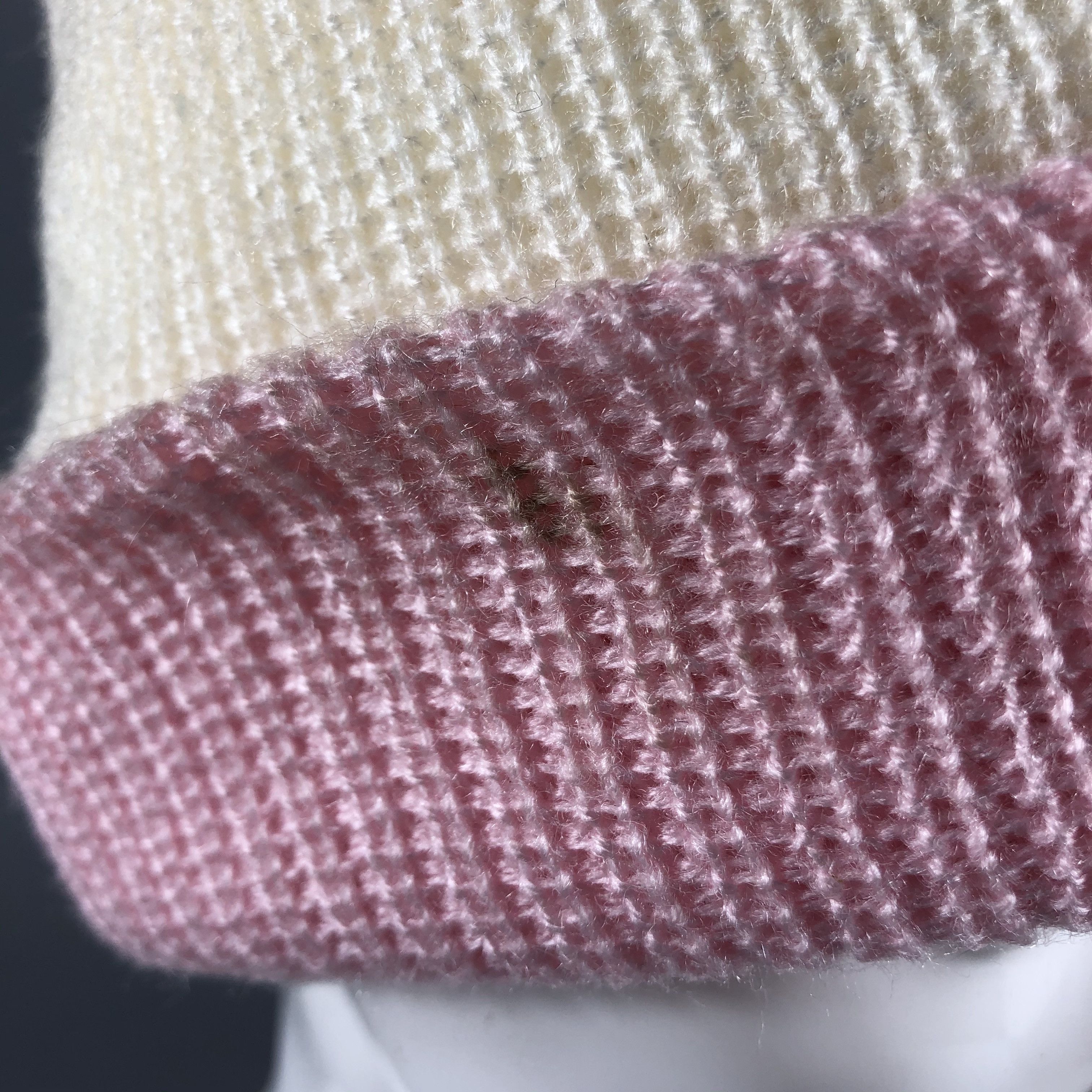 Vintage Womens Unknown Bobble Beanie Snow Hat Snow Cap -D838 Size ONE SIZE - 4 Thumbnail