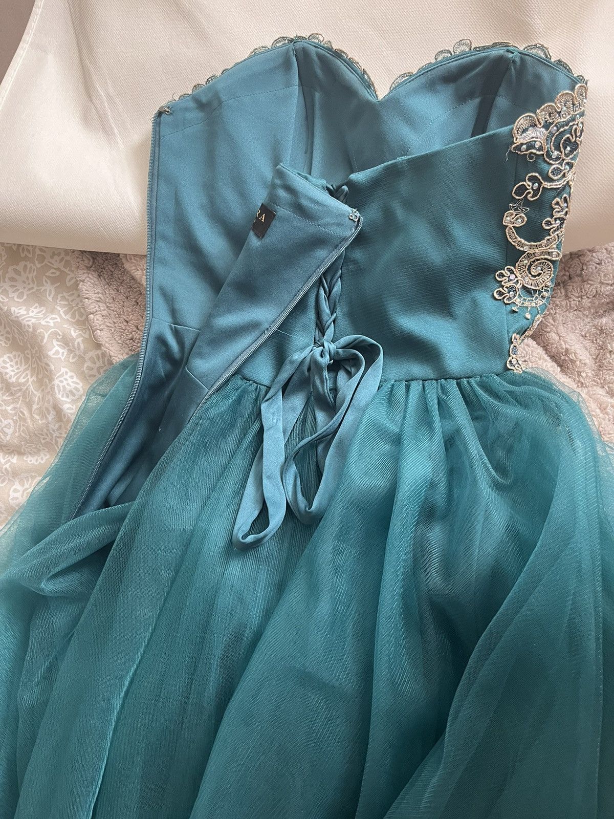 Laura Ashley Green LAURA poofy mesh multi layer prom dress (worn once) Size XS / US 0-2 / IT 36-38 - 4 Thumbnail