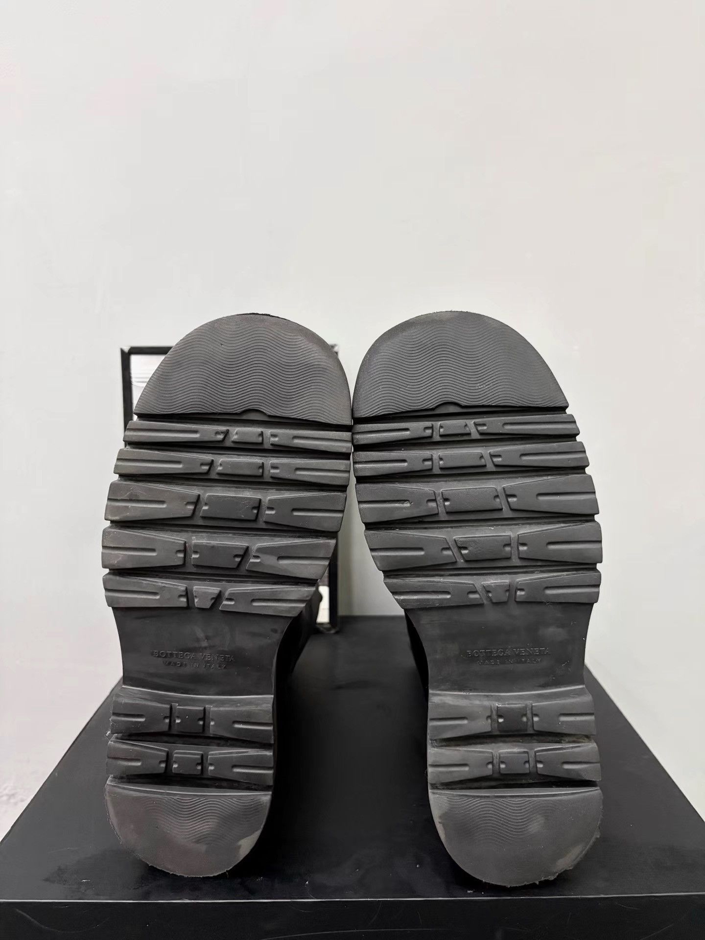 Bottega Veneta Bottega Veneta Lug Chelsea Boots K34 Size US 8 / IT 38 - 7 Thumbnail