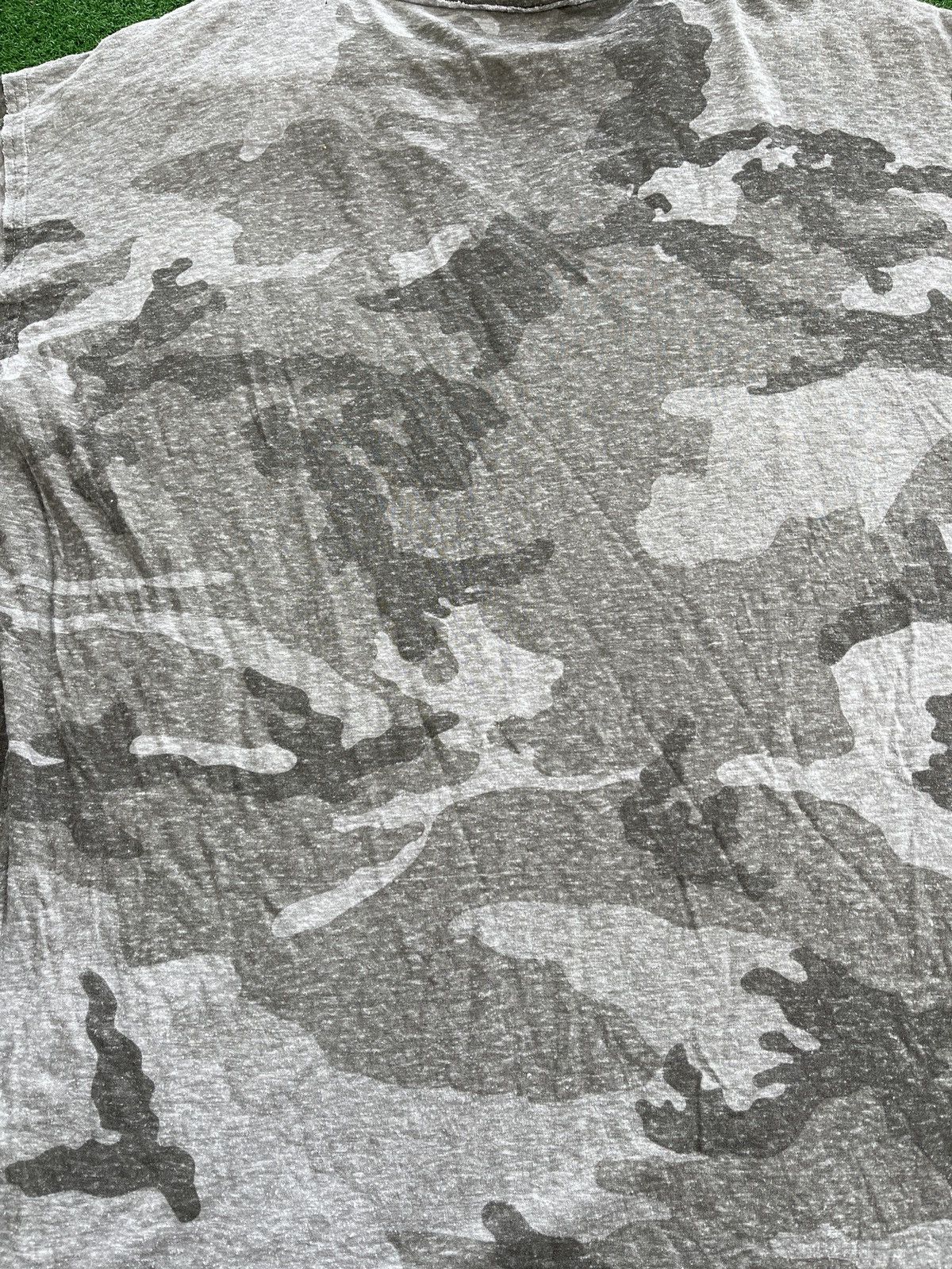 Dolce & Gabbana VINTAGE D&G CAMO V NECK SINGLE POCKET VERY RARE Size US M / EU 48-50 / 2 - 2 Thumbnail