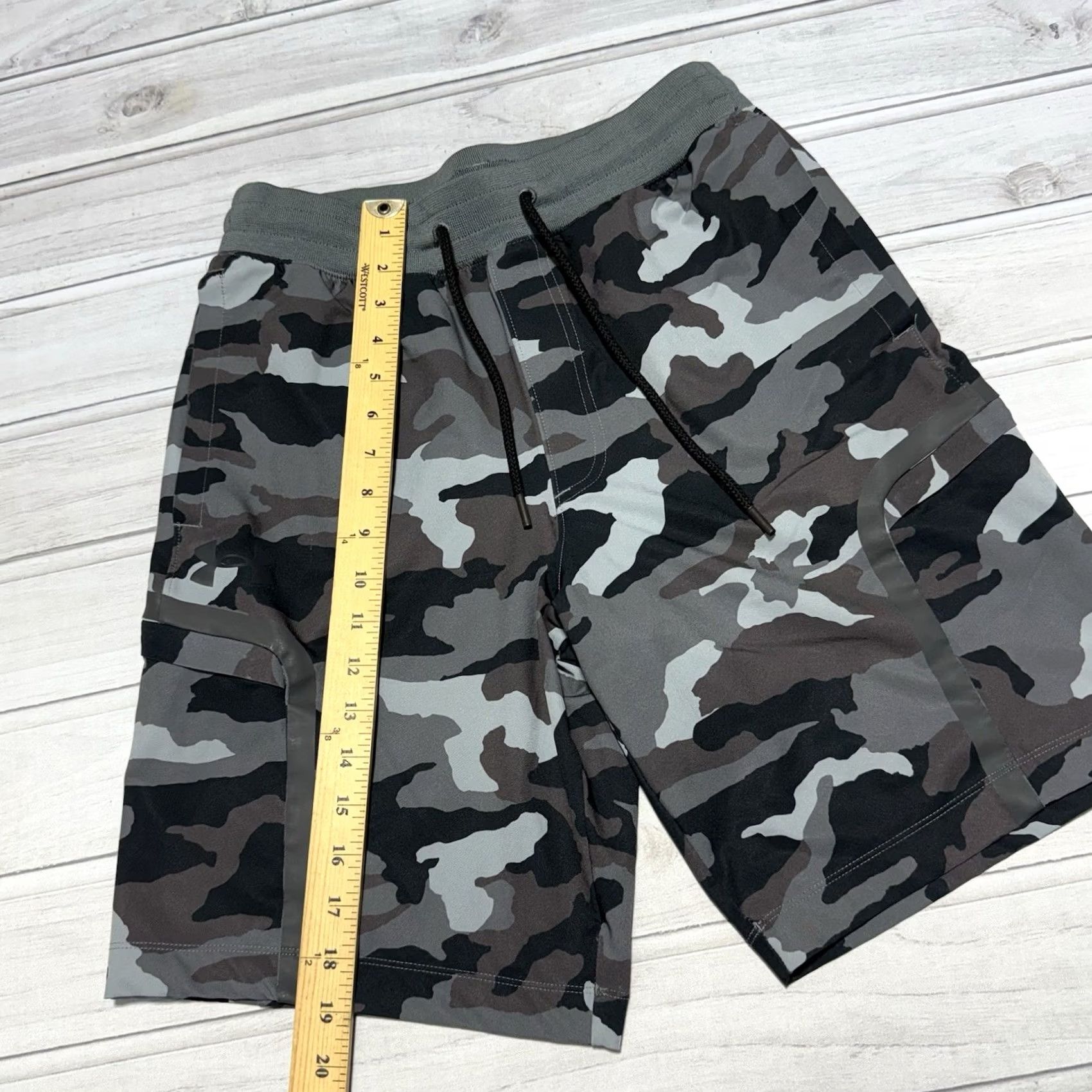 Under Armour Under Armour Sportstyle Elite Cargo Shorts Mens M Gray Camo 9" 1373866 Size US 31 - 7 Thumbnail