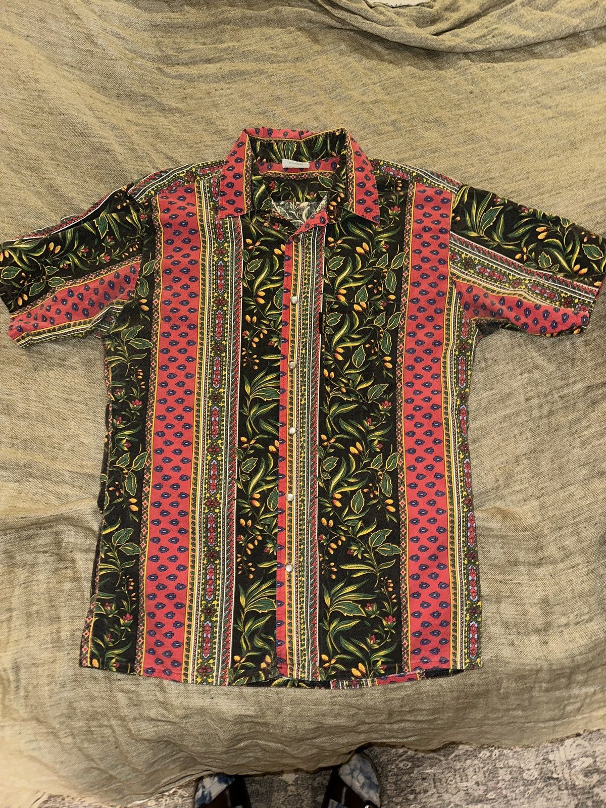 Vintage Vintage short sleeve button up with cool pattern Size US L / EU 52-54 / 3 - 1 Thumbnail