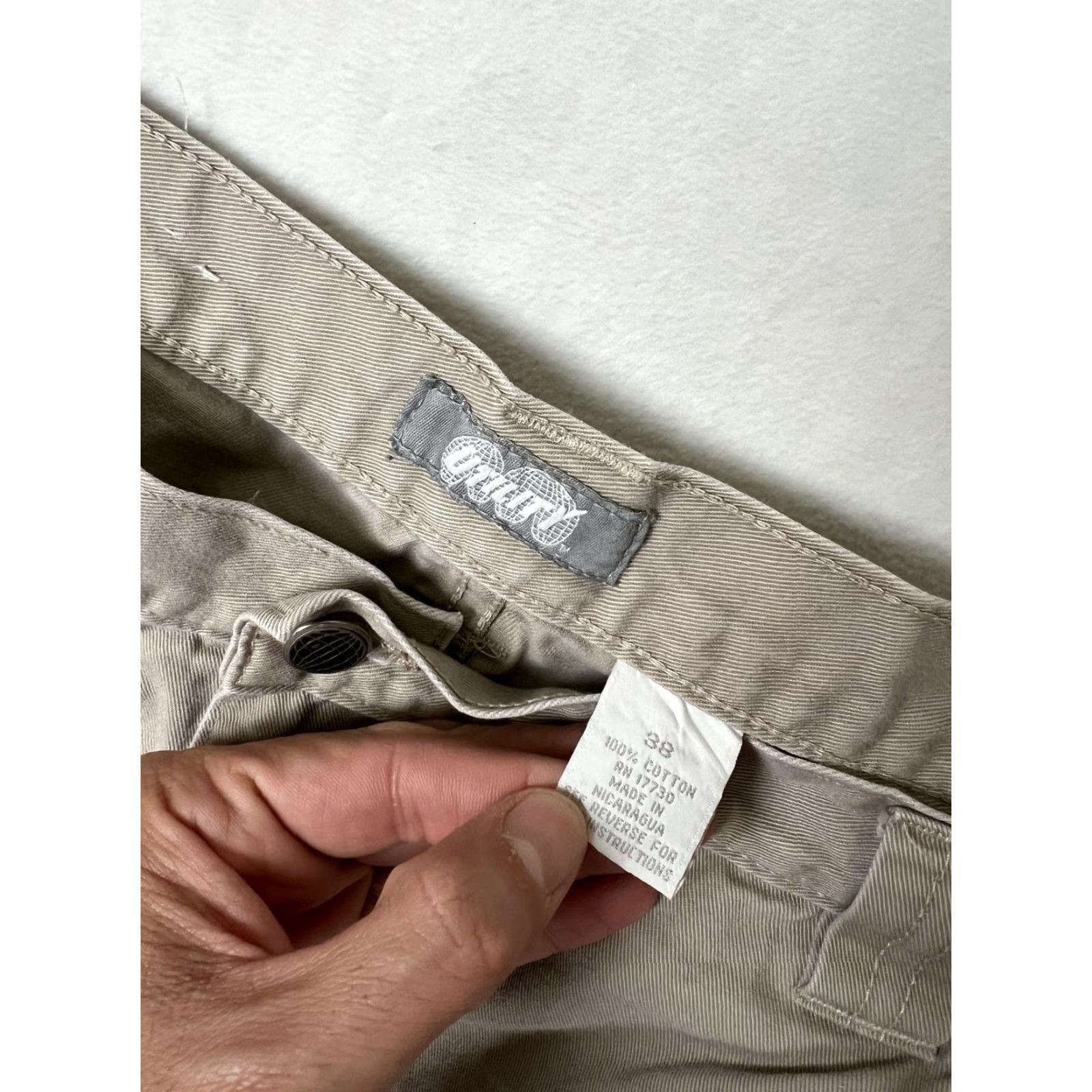 Vintage VINTAGE Utility Cargo Shorts Mens 36 Beige Cotton Cargo Shorts Utility Men Beige 36 Casual Workwear Pockets 11in Inseam Flat Front Knee-High? (No) Size US 36 / EU 52 - 4 Thumbnail