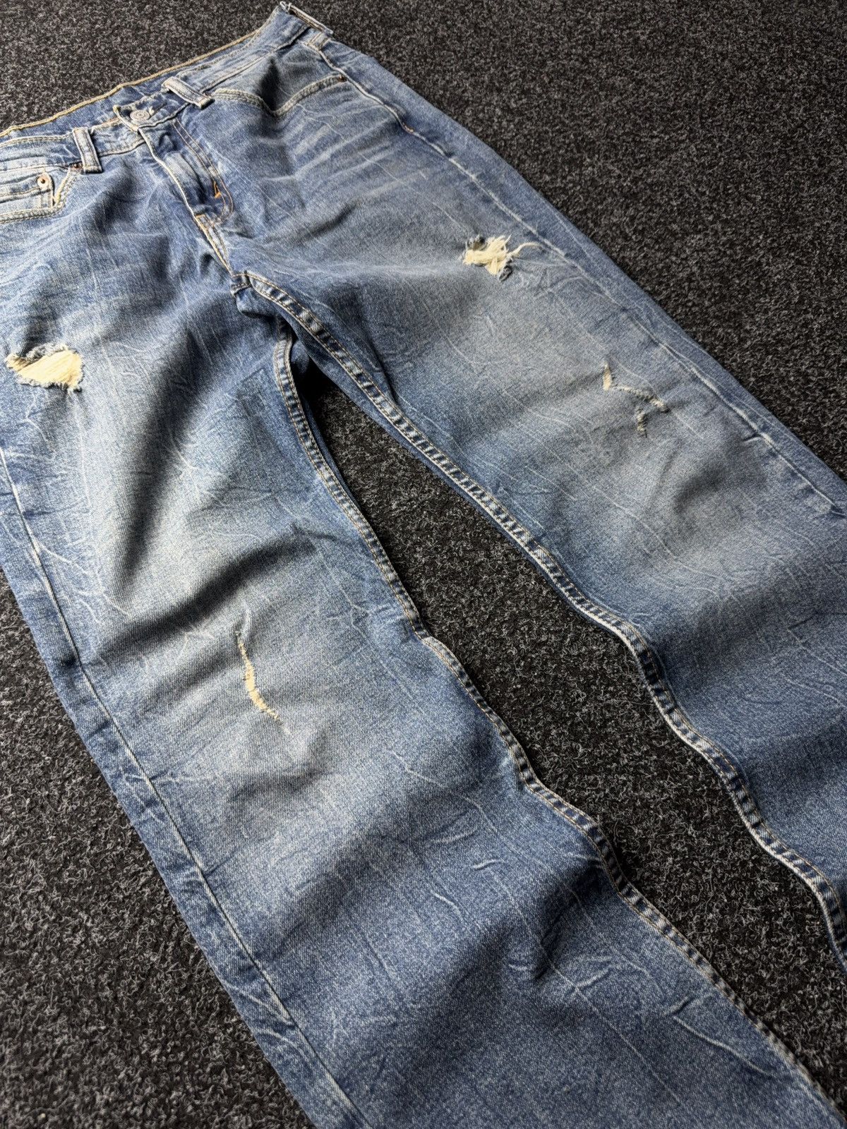 Levi's Retro Levi’s 501 Original Fit Distressed Light Wash Jeans Size US 31 - 5 Thumbnail