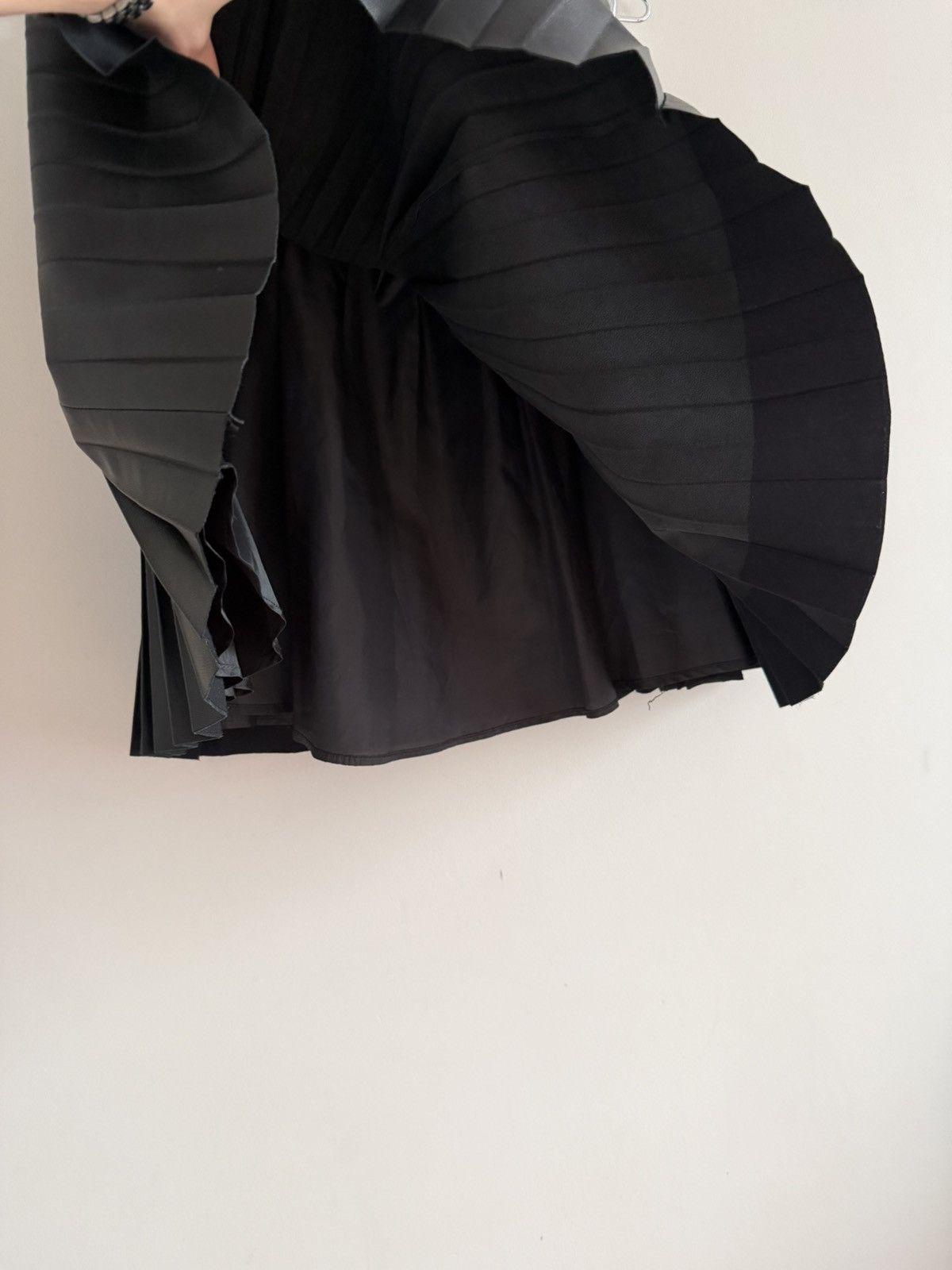 Vintage Genuine Leather Pleated Mini Skirt Size 28" / US 6 / IT 42 - 4 Thumbnail