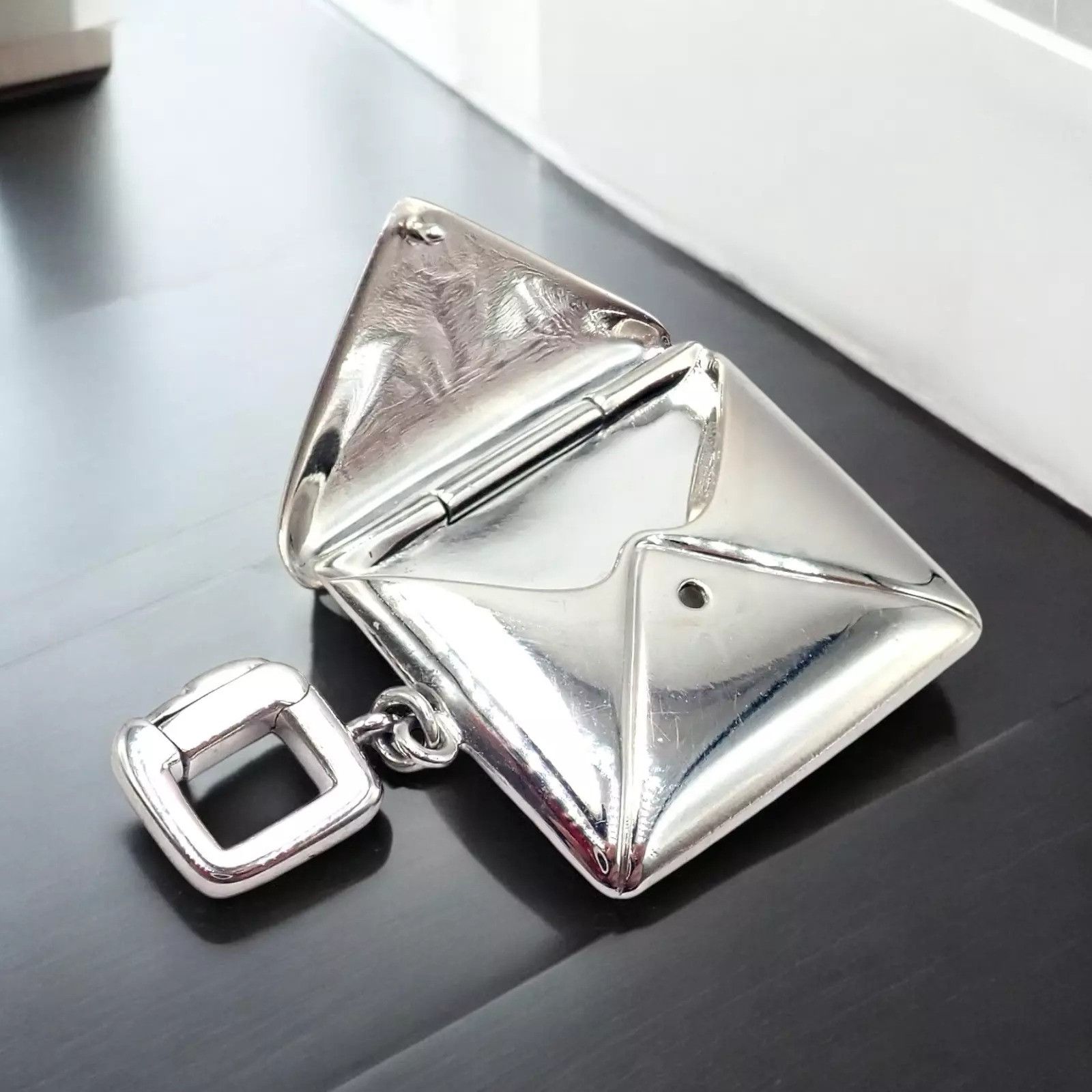 Louis Vuitton Louis Vuitton LV 18k Opening Envelope Letter Charm Pendant Size ONE SIZE - 2 Thumbnail