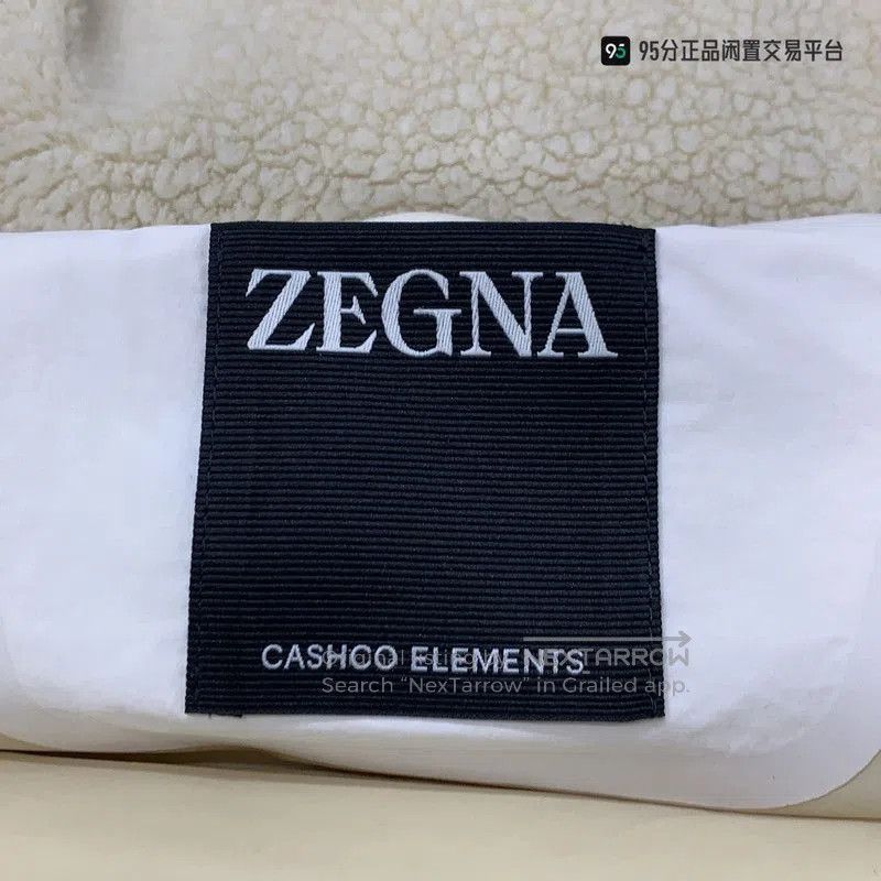 Ermenegildo Zegna Zegna Men's Solid Stand Collar Down Vest. Size US M / EU 48-50 / 2 - 8 Thumbnail