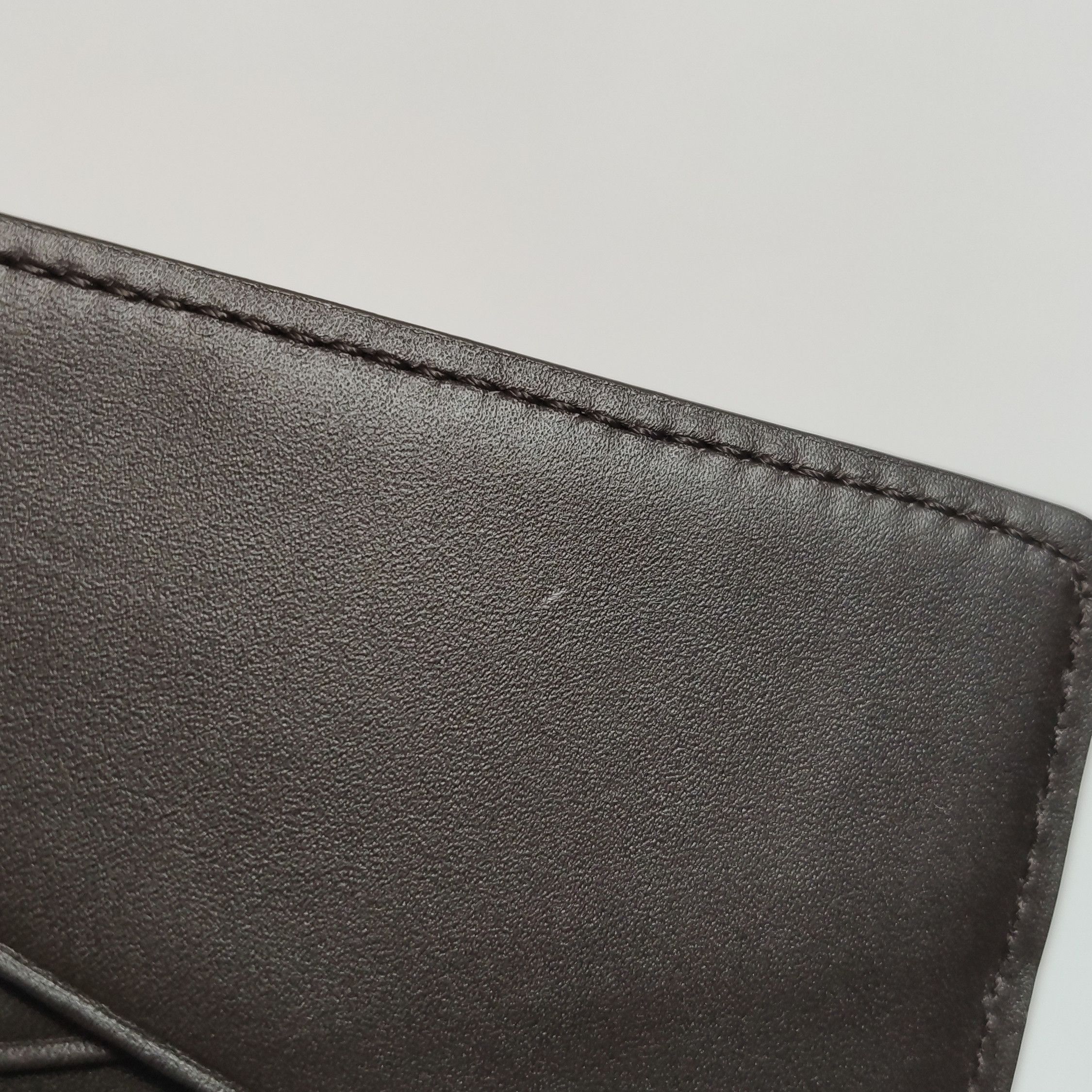 Louis Vuitton Louis Vuitton (LV) Cowhide Solid Color Letter Logo Card Hol Size ONE SIZE - 4 Thumbnail