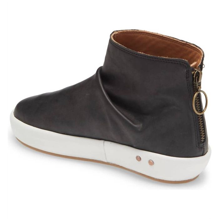 Beek Jaeger Boots In Black Grailed