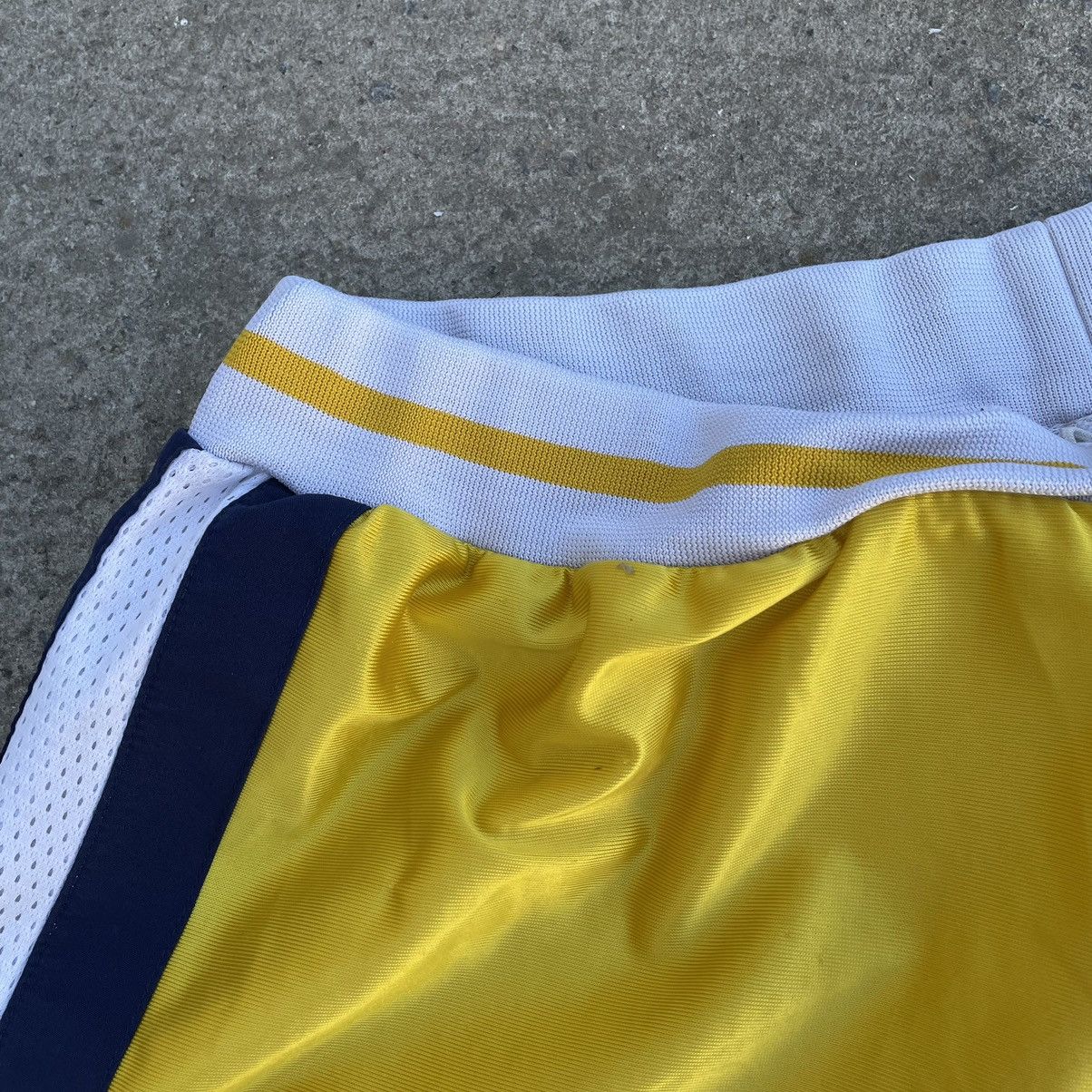 Adidas Vintage Shorts Adidas 90s Basketball Style By Adam Sendler Size US 36 / EU 52 - 7 Thumbnail