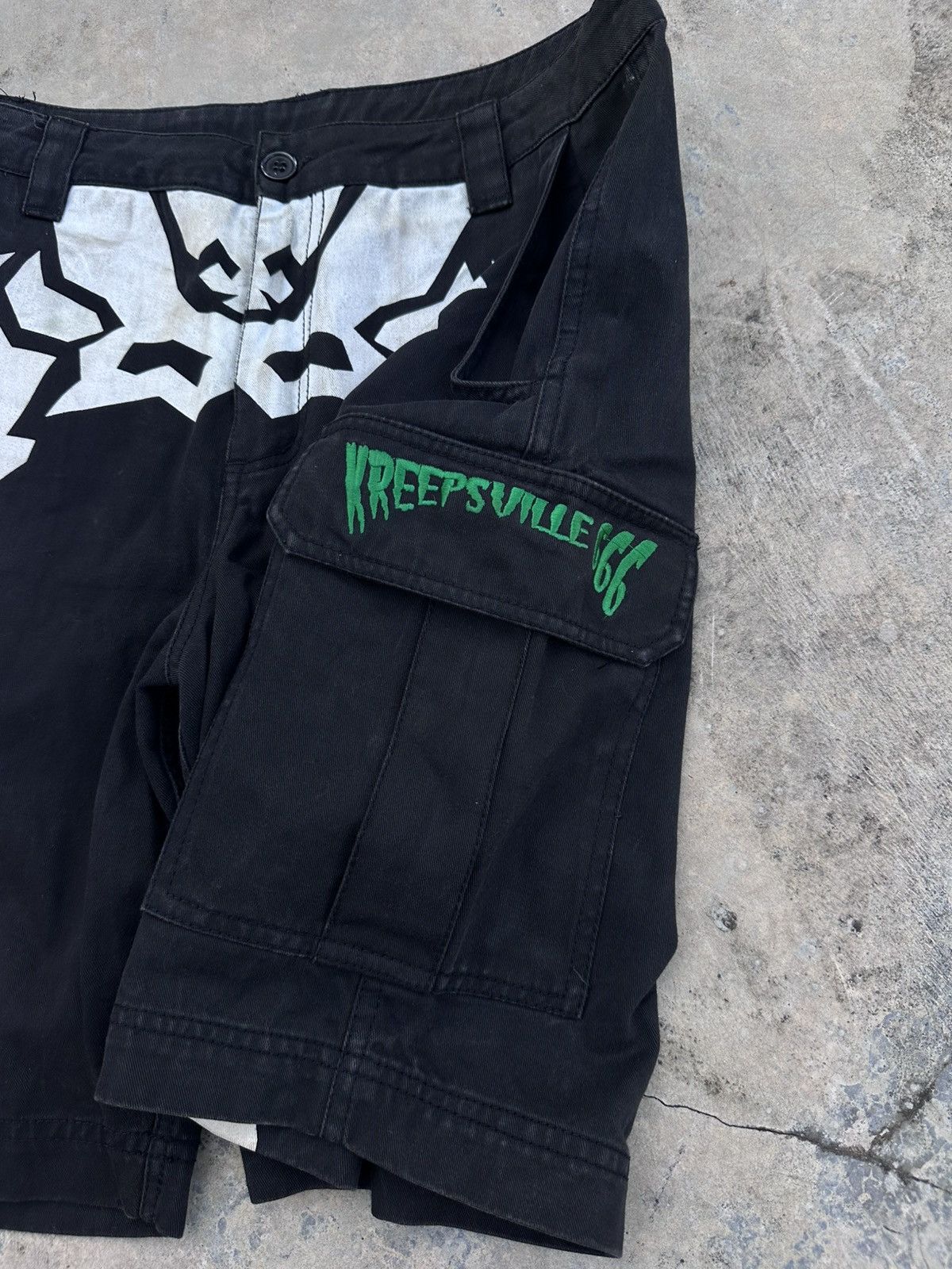 If Six Was Nine 2000s Kreepsville 666 Punk Skull Print Pants/Jorts Size US 32 / EU 48 - 3 Thumbnail
