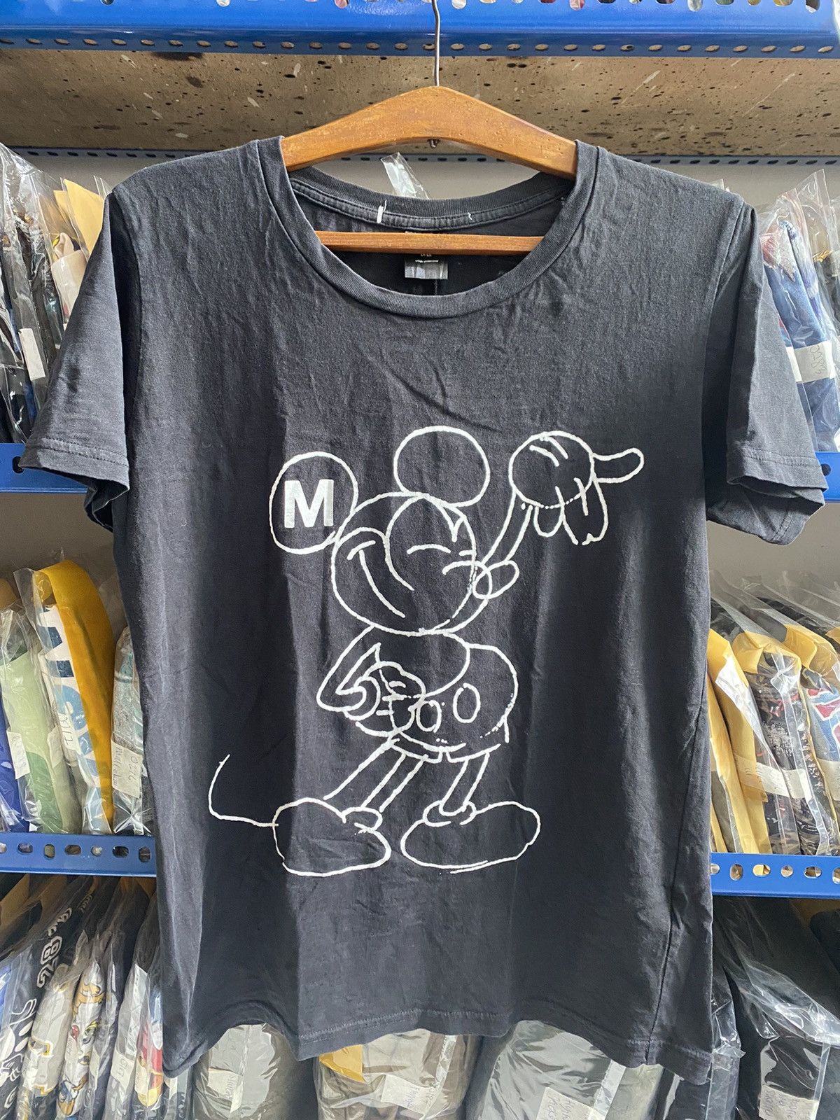 Kaos uniqlo mickey mouse deals