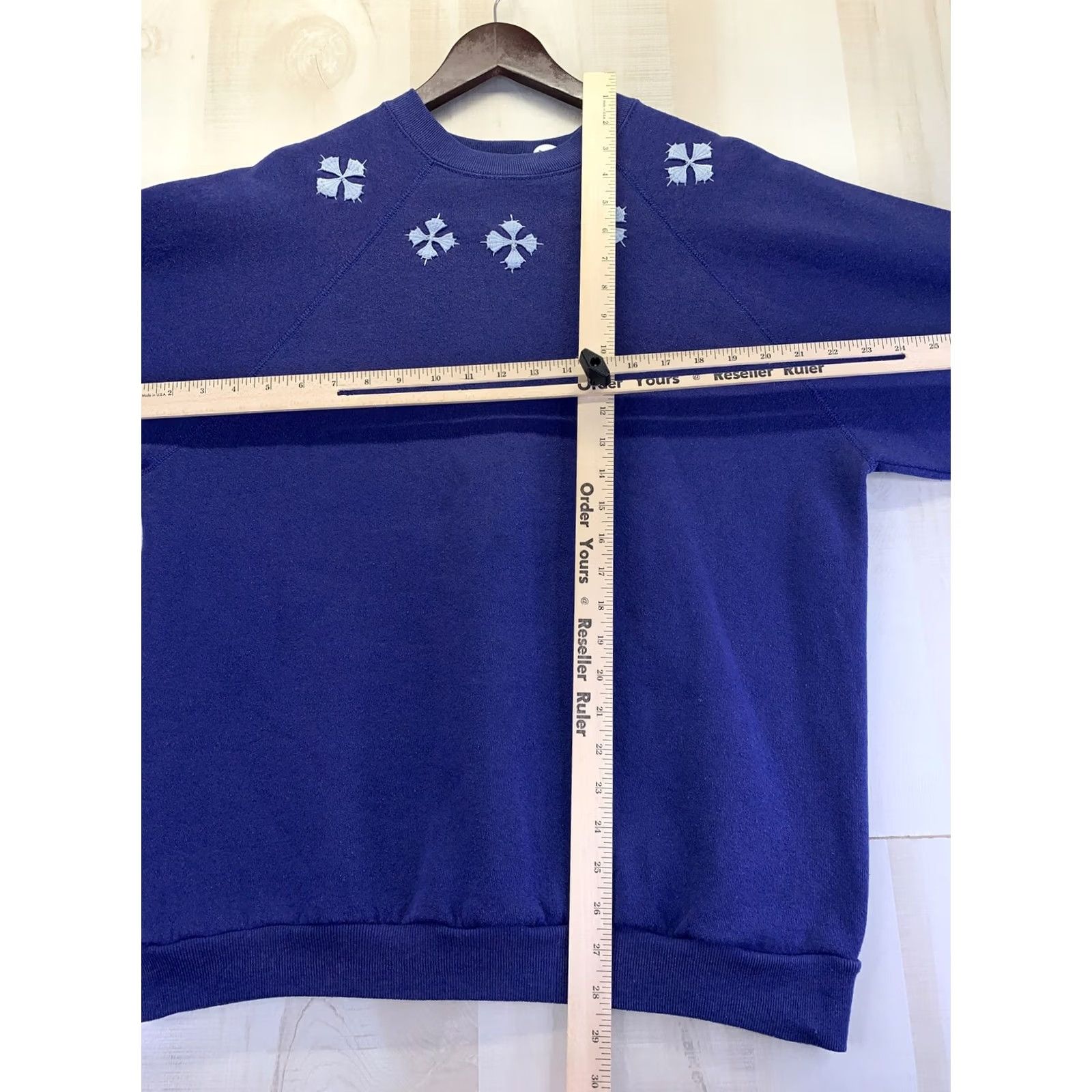 Tultex VINTAGE Tultex Snowflake Embroidered Blue Womens Sweatshirt 1990s Made in USA Size L Size L / US 10 / IT 46 - 4 Thumbnail