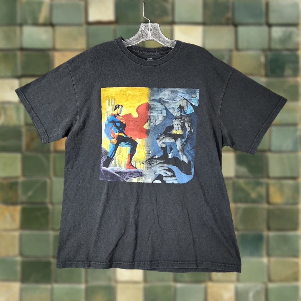 DC Comics VINTAGE? DC Comics Batman Superman T-Shirt Mens Black Short Sleeve Sz L Short Sleeve Graphic Tee Comics Theme Mens L Batman Superman Shirt Size US 33 - 1 Thumbnail