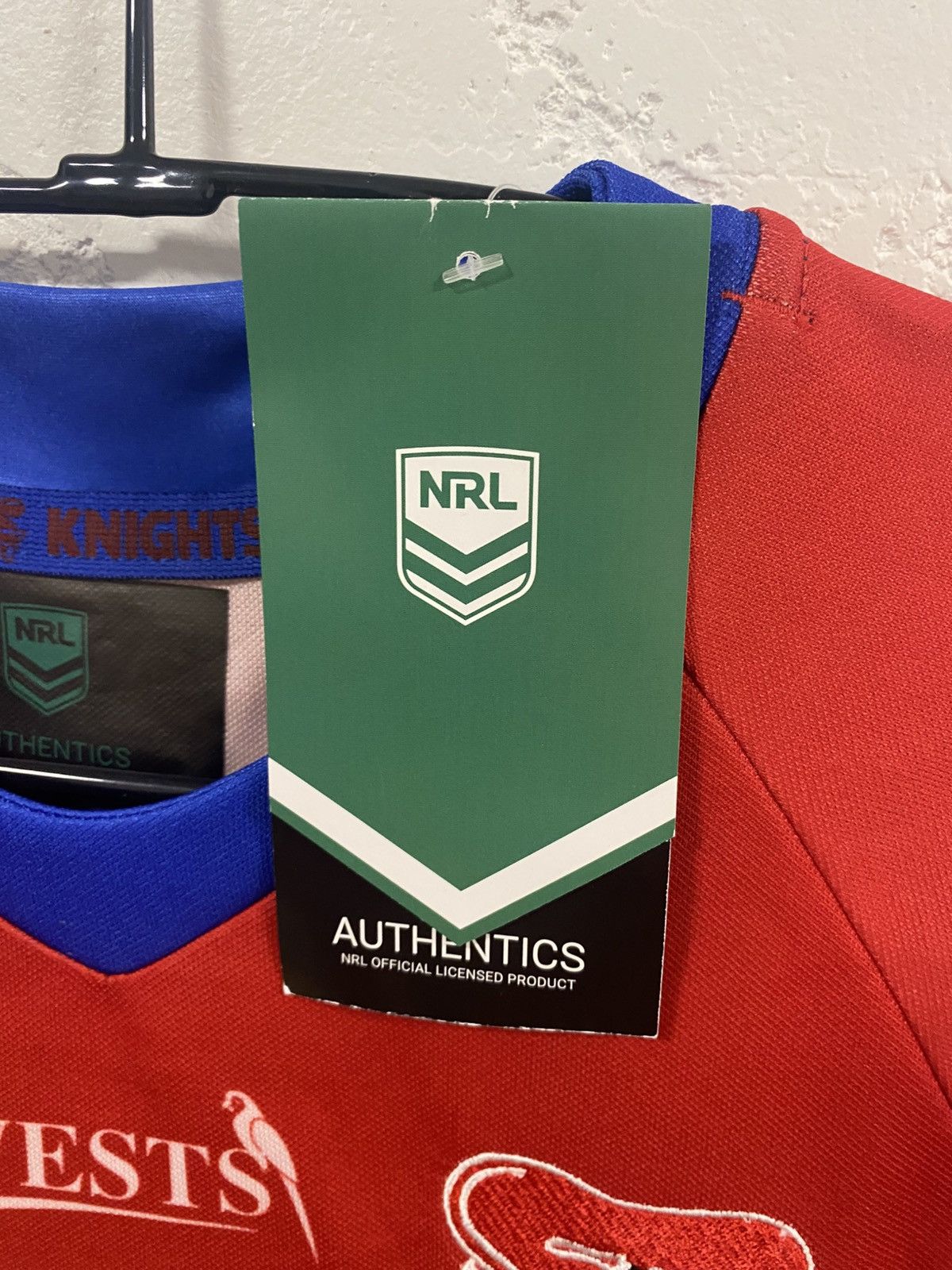 O'Neills NWT NRL NEWCASTLE KNIGHTS RUGBY LEAGUE SHIRT JERSEY O'NEILLS Size US M / EU 48-50 / 2 - 5 Thumbnail