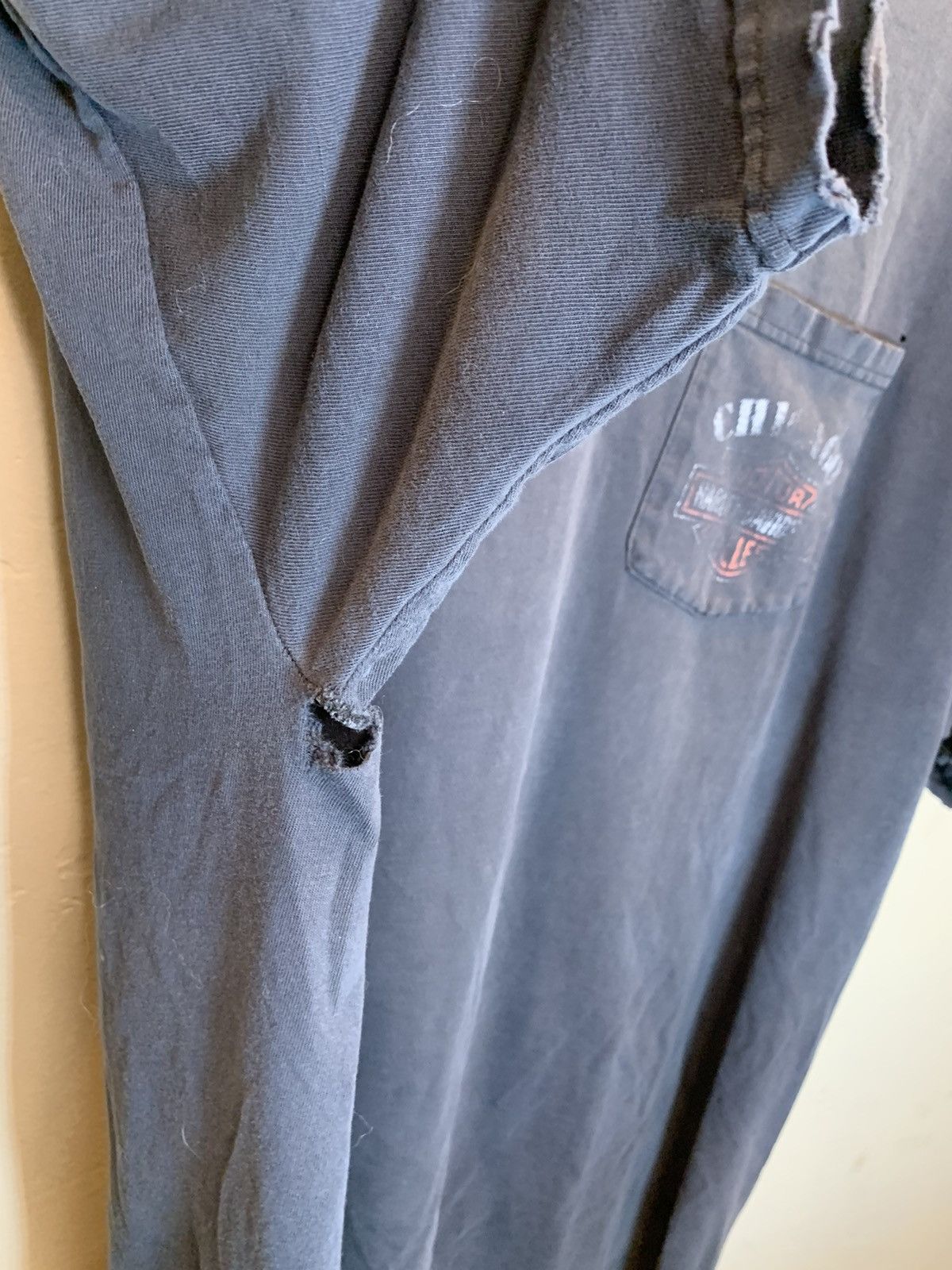 Harley Davidson *RARE* Vintage 90’s Harley Davidson Chicago Thrashed T-Shirt Size US XL / EU 56 / 4 - 11 Thumbnail