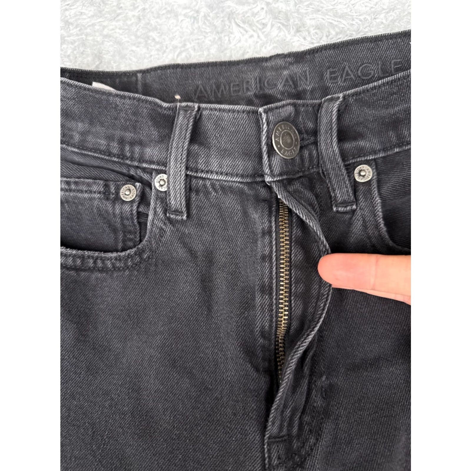 American Eagle Outfitters American Eagle Jeans Womens 6 Black Distressed Strigid High-Waisted Stovepipe Size 28" / US 6 / IT 42 - 5 Thumbnail