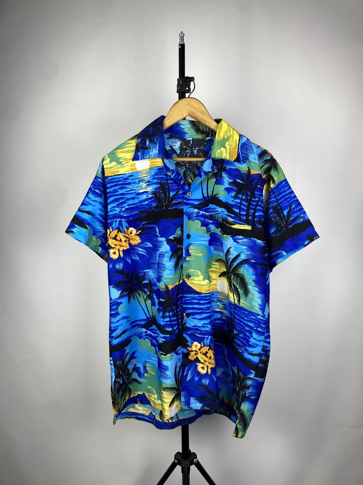 Vintage Vintage 90s Crazy Hawaiian Palm Logo Shirt Size US L / EU 52-54 / 3 - 1 Thumbnail