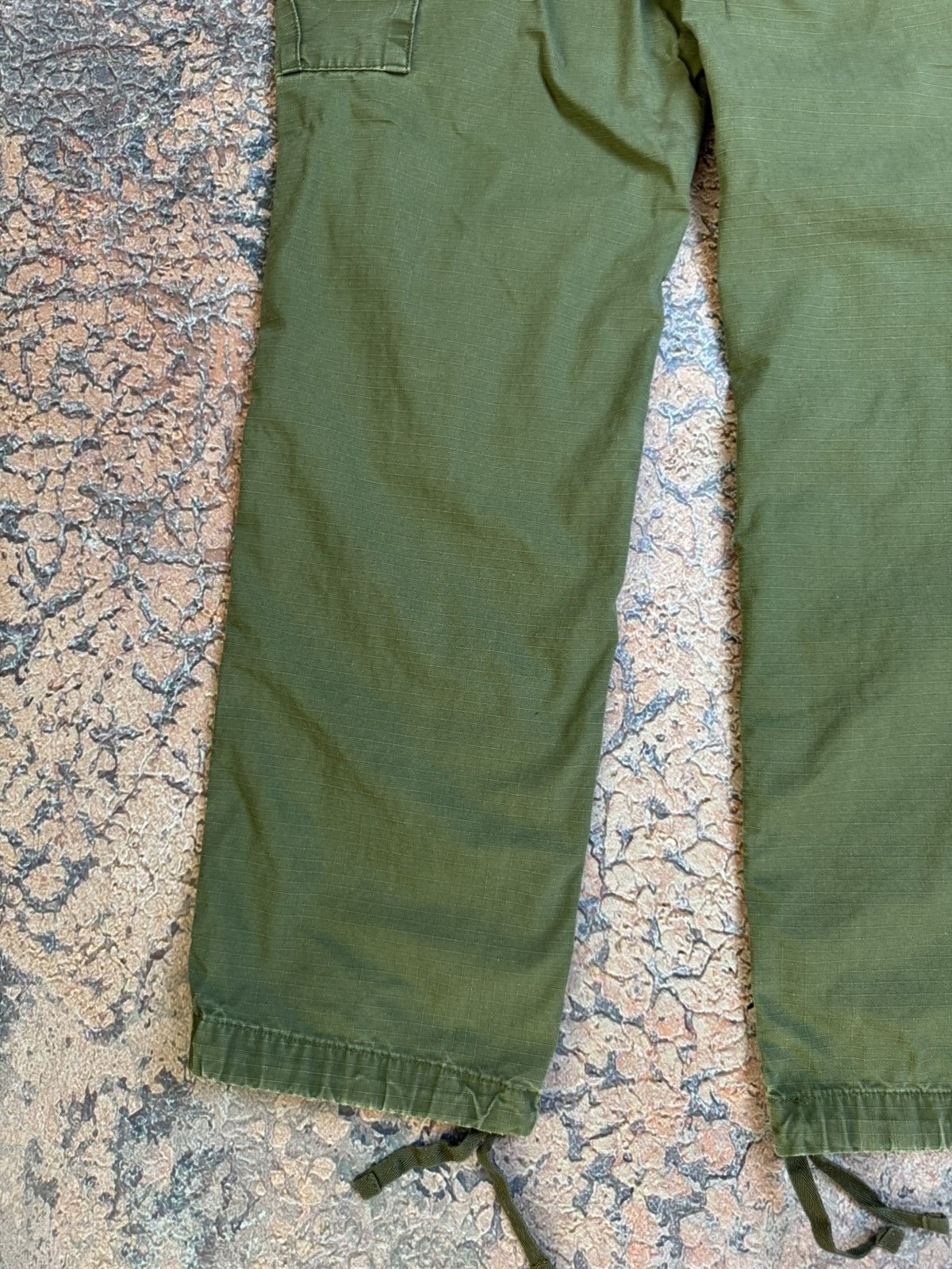 Carhartt × Vintage Carhartt vintage khaki cargo pants workwear size 31x30 Size US 31 - 3 Thumbnail