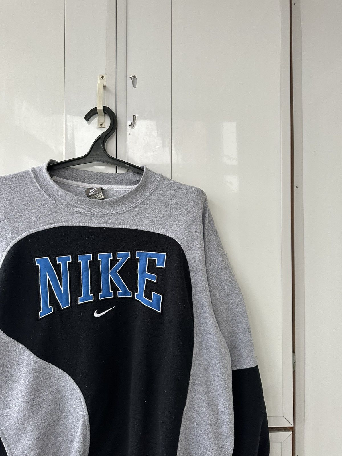 Nike Vintage Nike OverSize Sweatshirt Custom Distressed Y2K Size US L / EU 52-54 / 3 - 5 Thumbnail