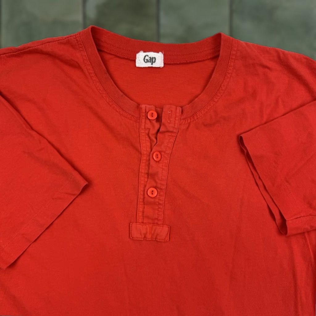 Gap VINTAGE Gap Henley T-Shirt Men Adult Medium Red Grunge 80s 90s Classic Button Up Size US M / EU 48-50 / 2 - 1 Thumbnail