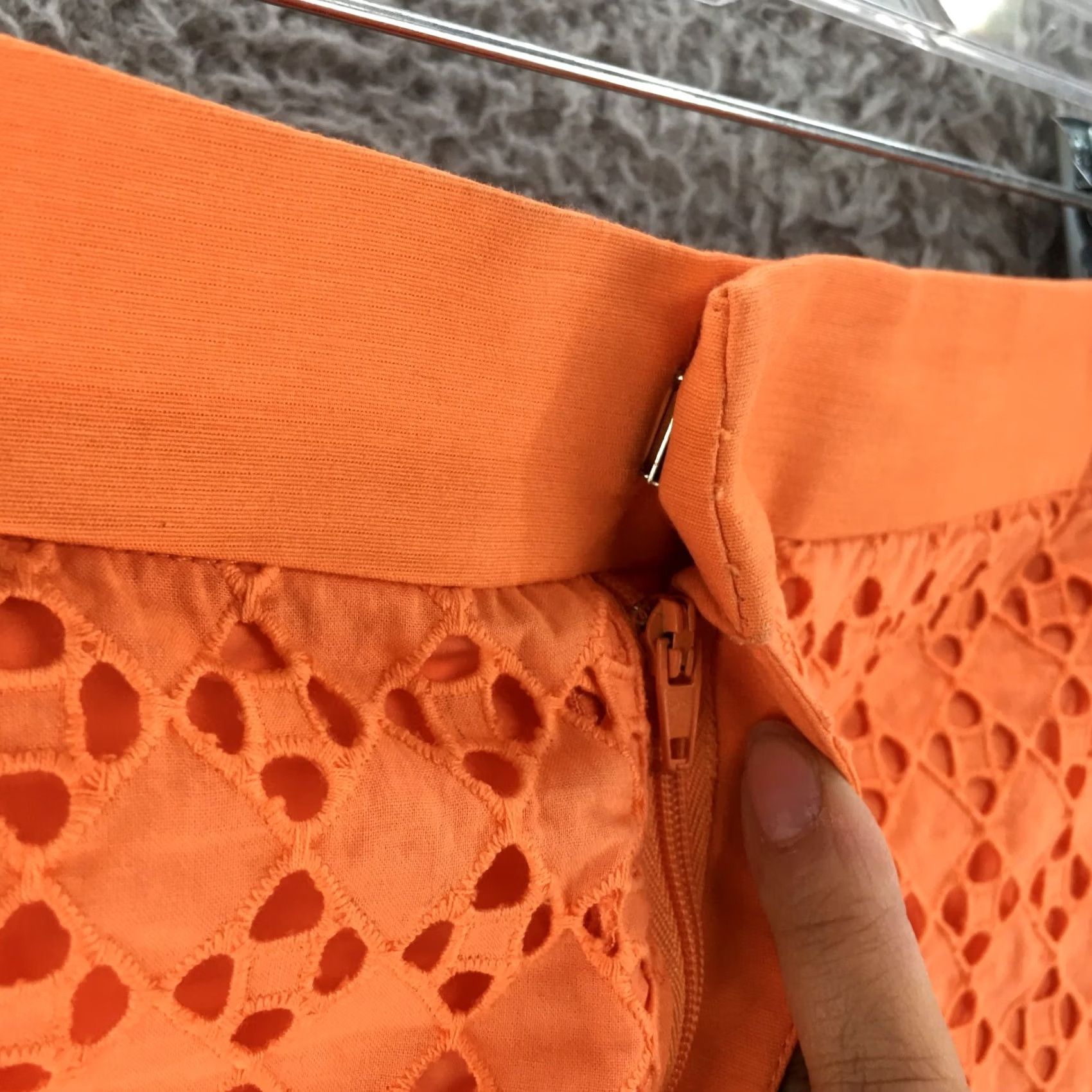 Calvin Klein Calvin Klein Eyelet Chino Shorts Womens 4 Orange Mid Rise Zip Fly Casual Size 27" / US 4 / IT 40 - 2 Thumbnail