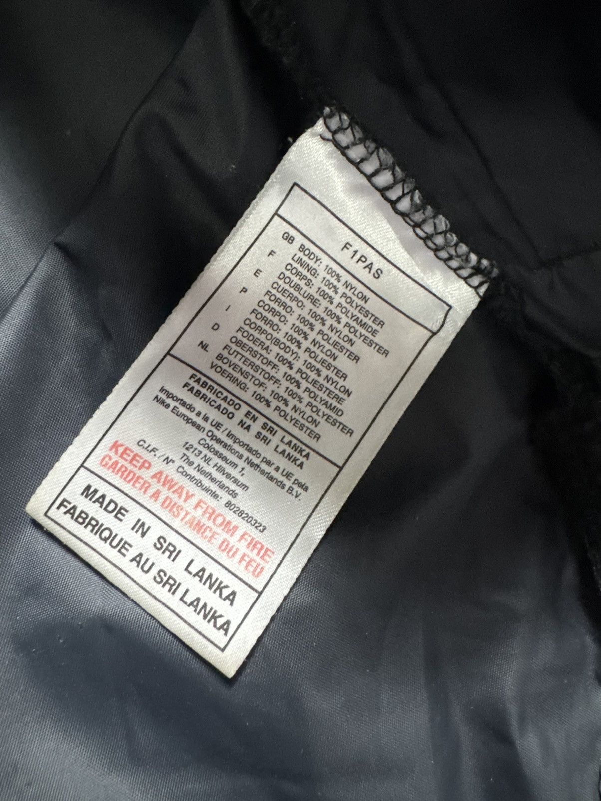 Nike Nike Vintage 90’s Nylon Black Light Windbreakers Jacket Size US L / EU 52-54 / 3 - 6 Thumbnail