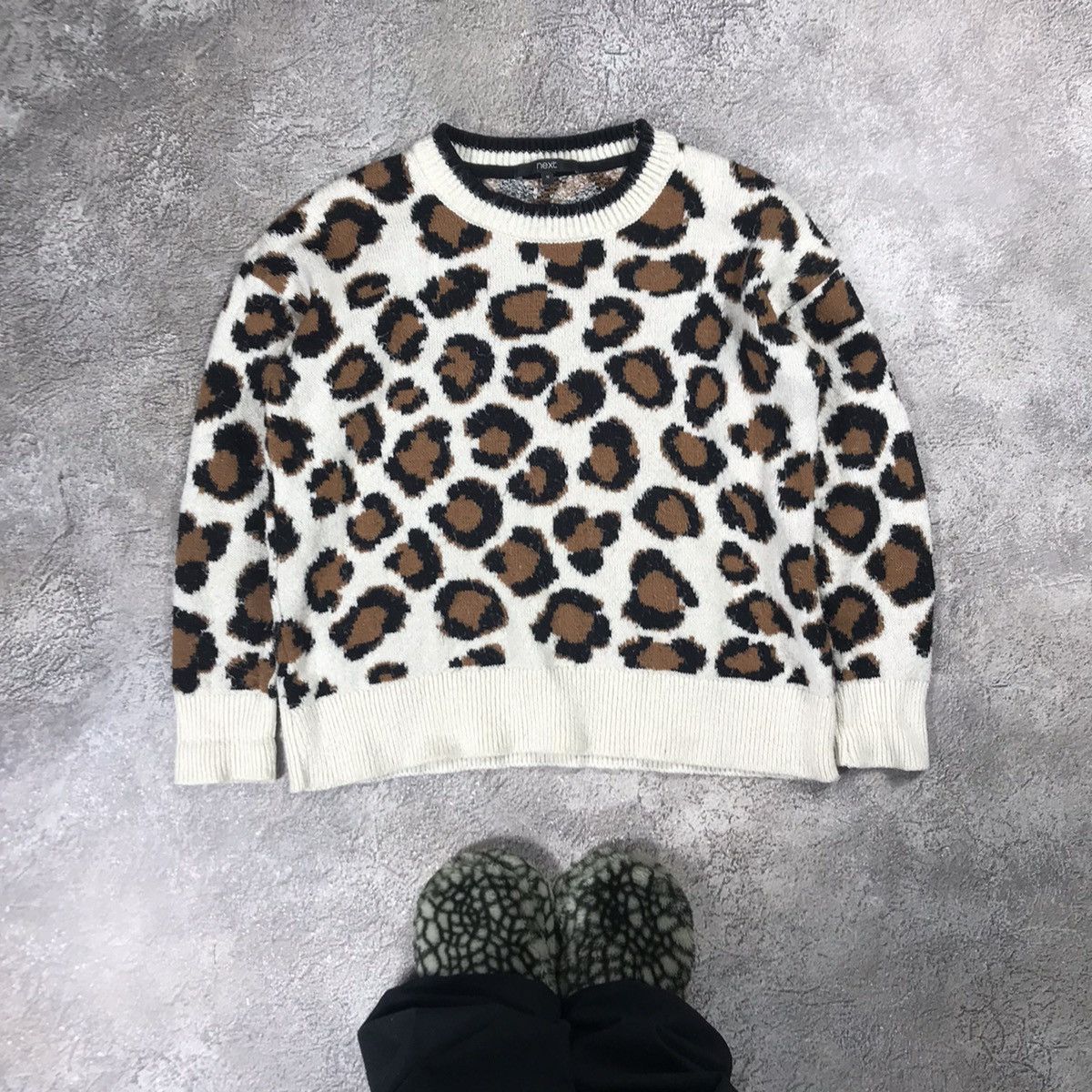 Vintage Vintage Y2K Leopard Print Oversized Sweater Knit Preppy M Size M / US 6-8 / IT 42-44 - 1 Thumbnail